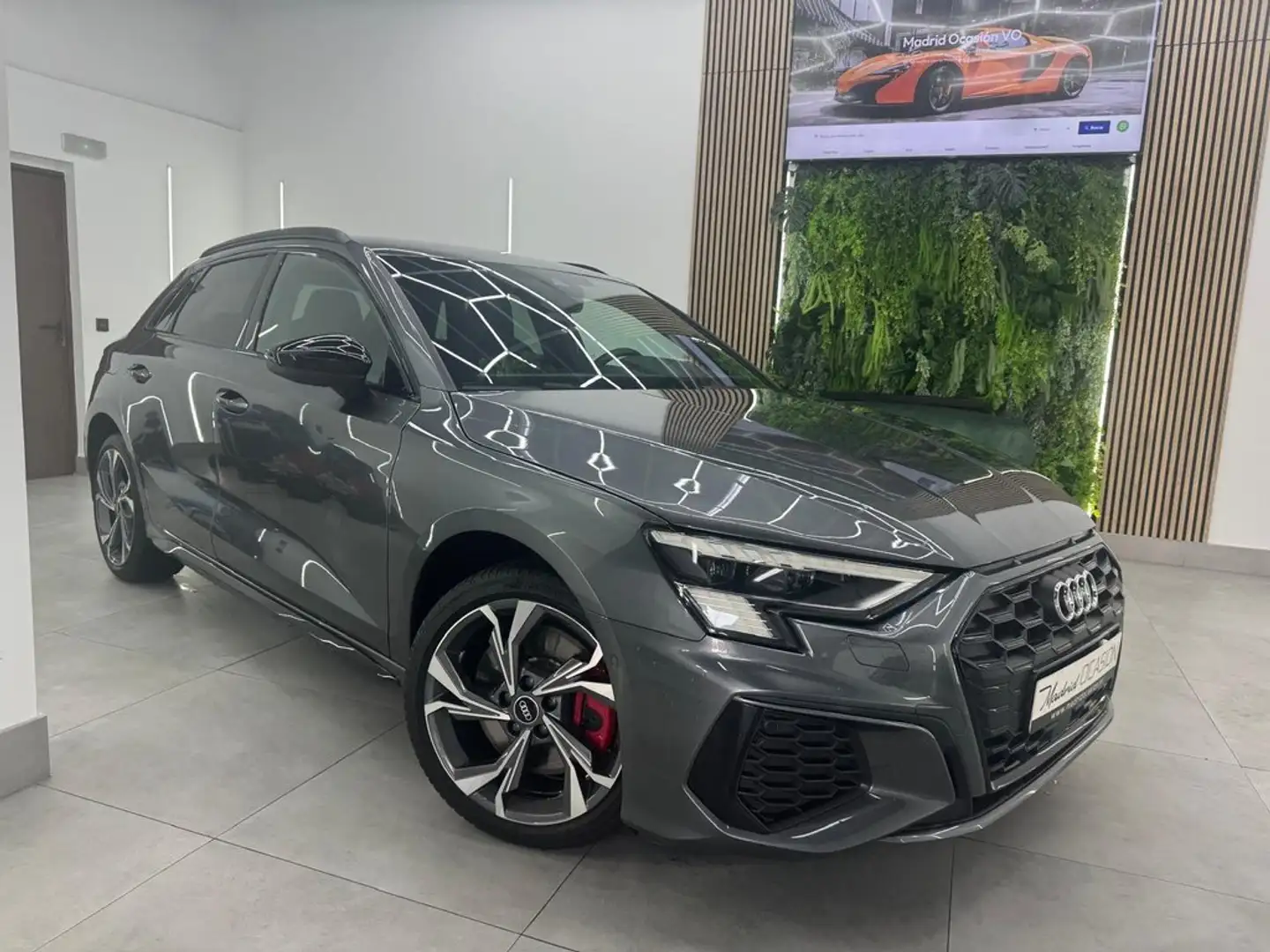 Audi A3 Sportback Black 45 TFSI e Comp S tronic Grau - 2