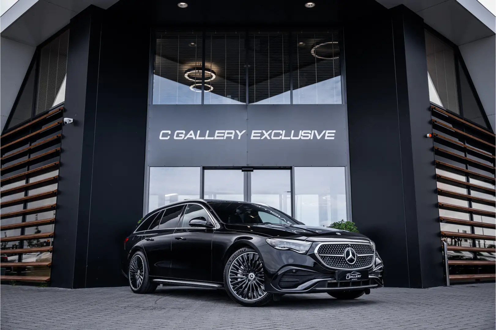 Mercedes-Benz E 300 Estate E300 e AMG Line - Panorama | Burmester | El Zwart - 1
