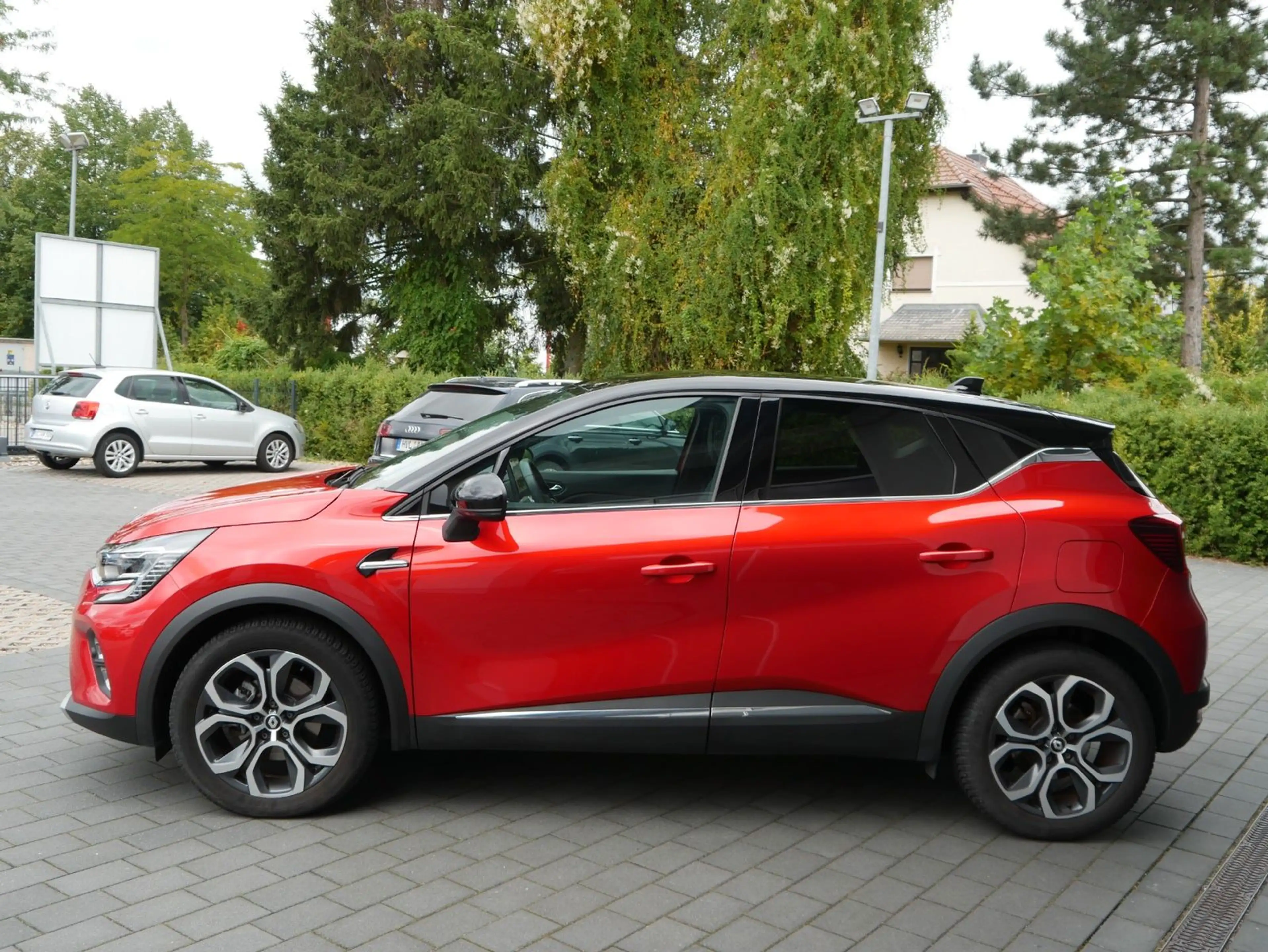 Renault Captur II 1.6 E-Tech Pluginhybrid 160 Intens LED — photo 11