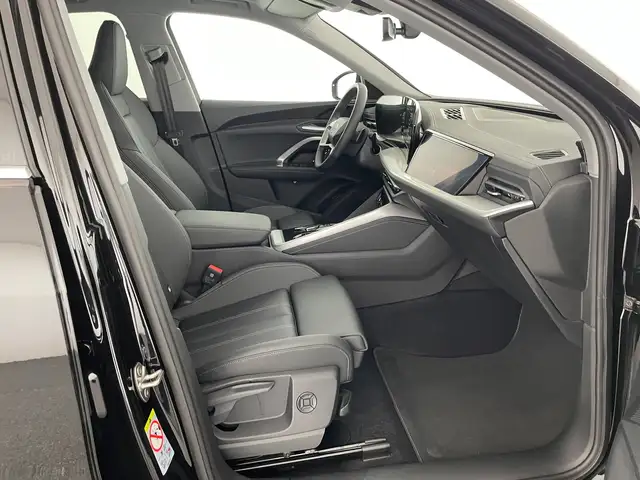 Audi Q5 view 9