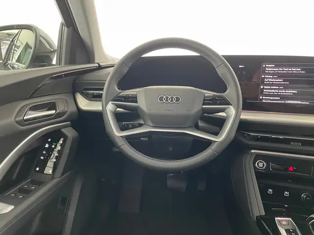 Audi Q5 view 12