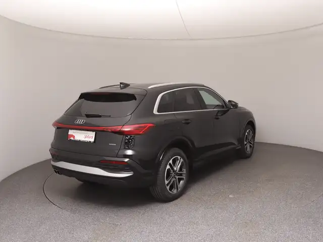 Audi Q5 view 4