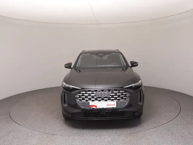 Audi Q5 view 3
