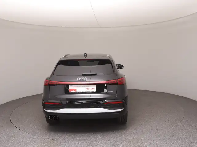 Audi Q5 view 6