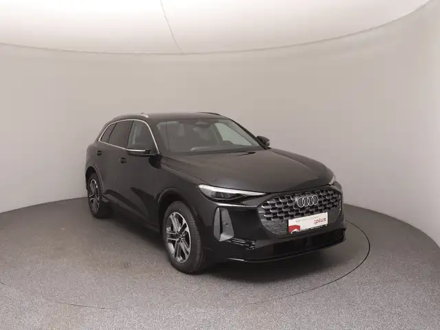 Audi Q5 view 2