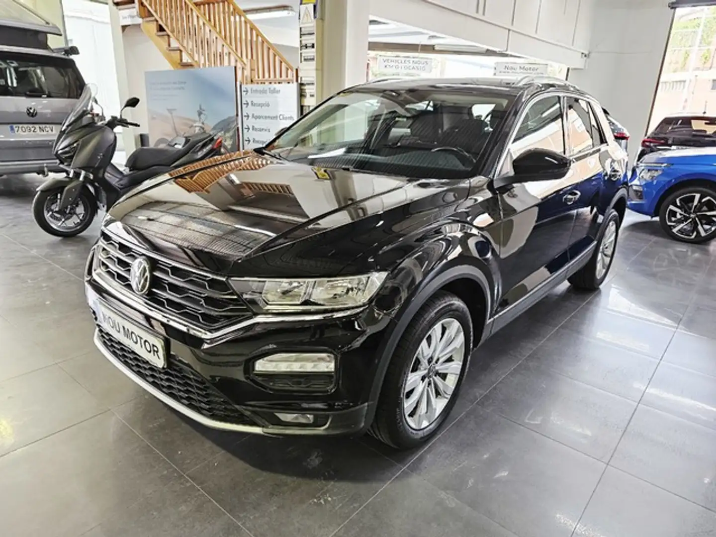 Volkswagen T-Roc 1.5 TSI Advance DSG7 Negro - 1