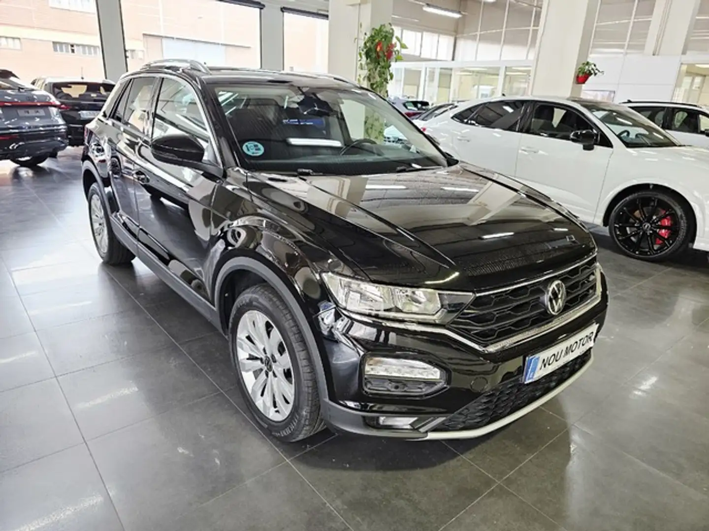 Volkswagen T-Roc 1.5 TSI Advance DSG7 Negro - 2