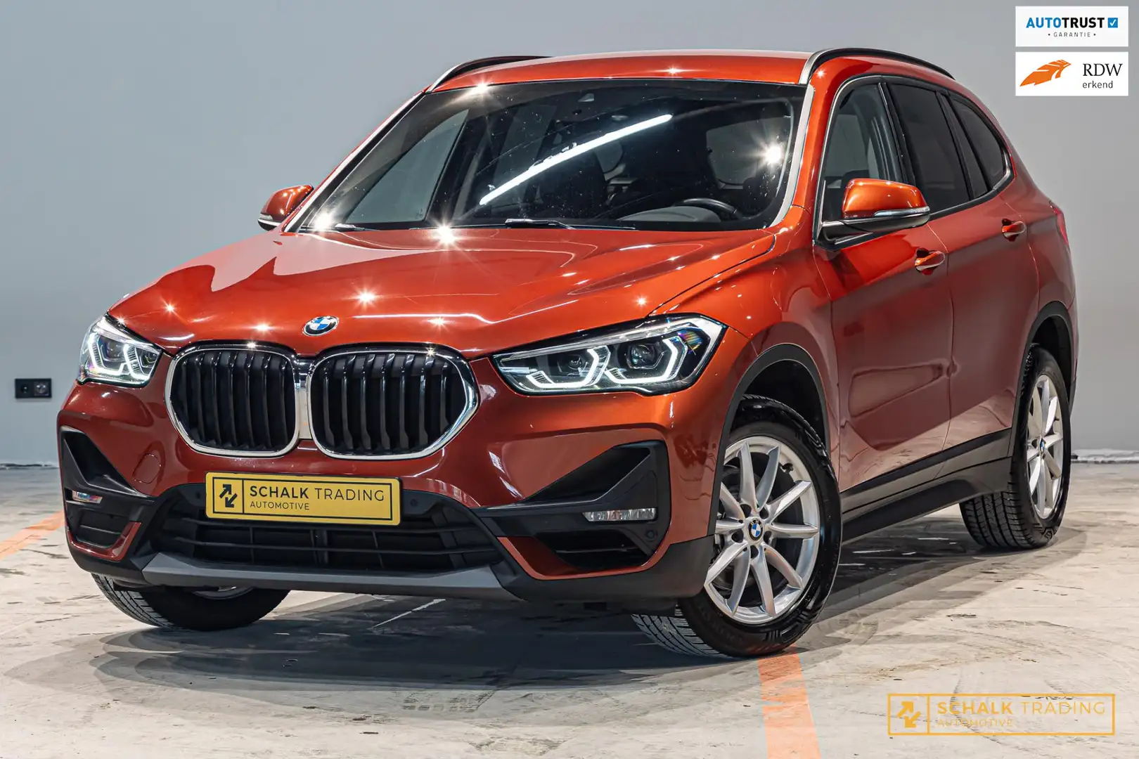 BMW X1 SDrive18i Executive|StoelV|LED|Automaat|Garantie Oranje - 1