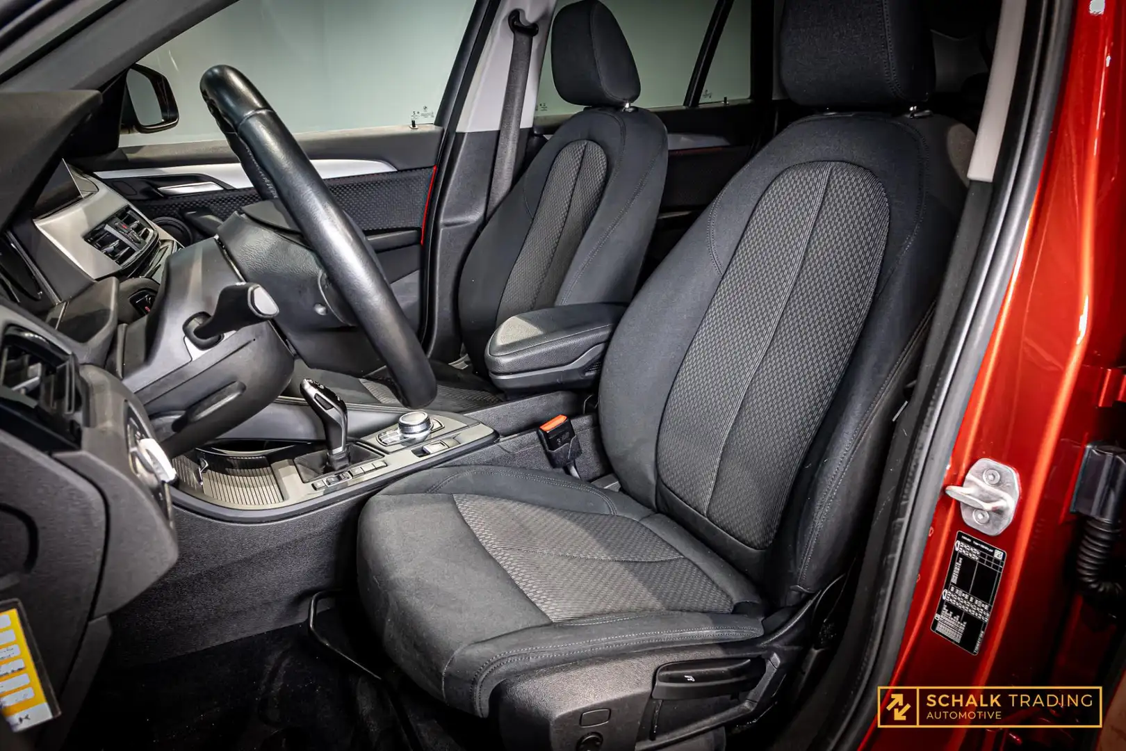 BMW X1 SDrive18i Executive|StoelV|LED|Automaat|Garantie Oranje - 2