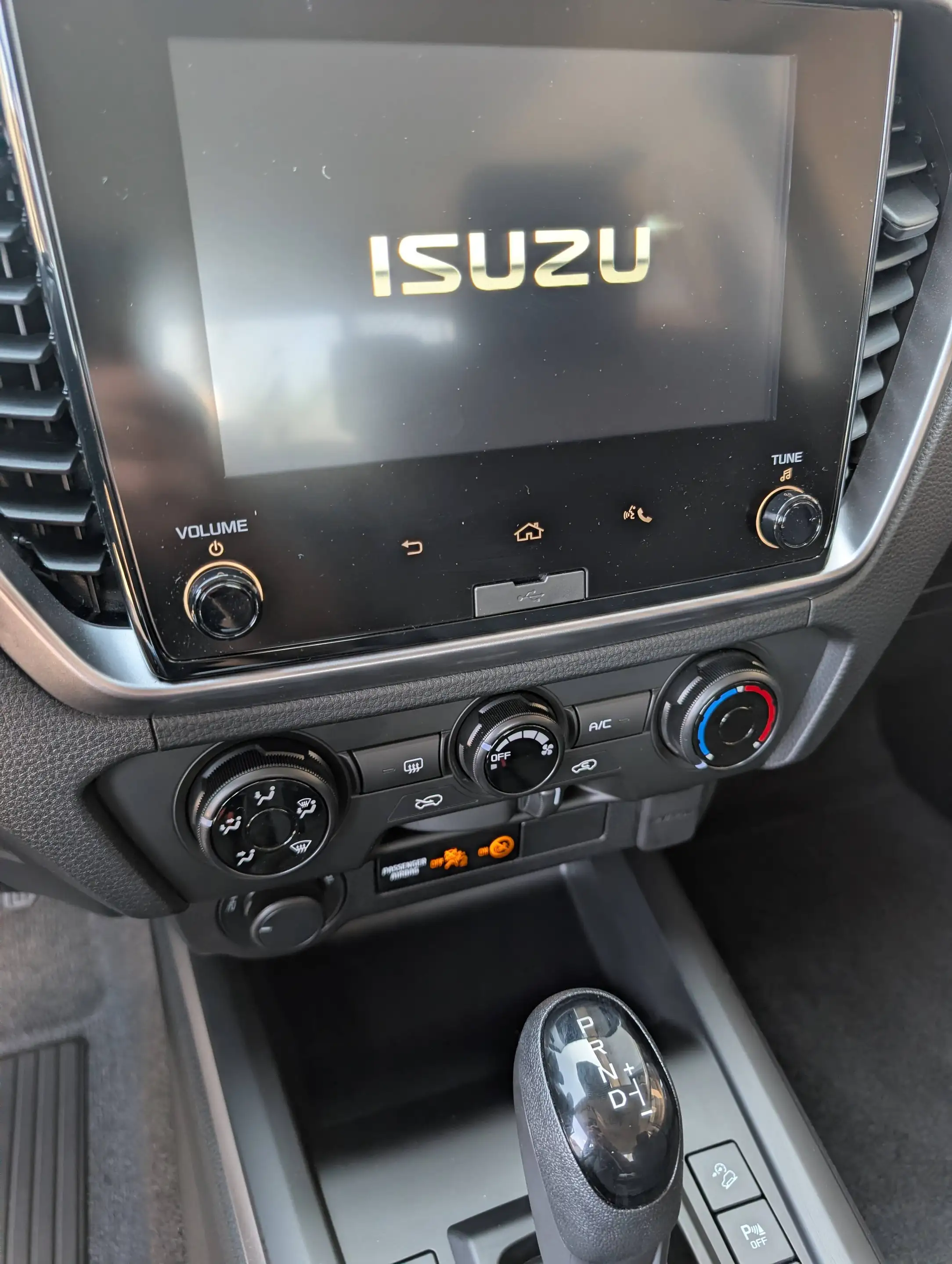 Isuzu D-Max Double Cab 4WD LS — photo 10