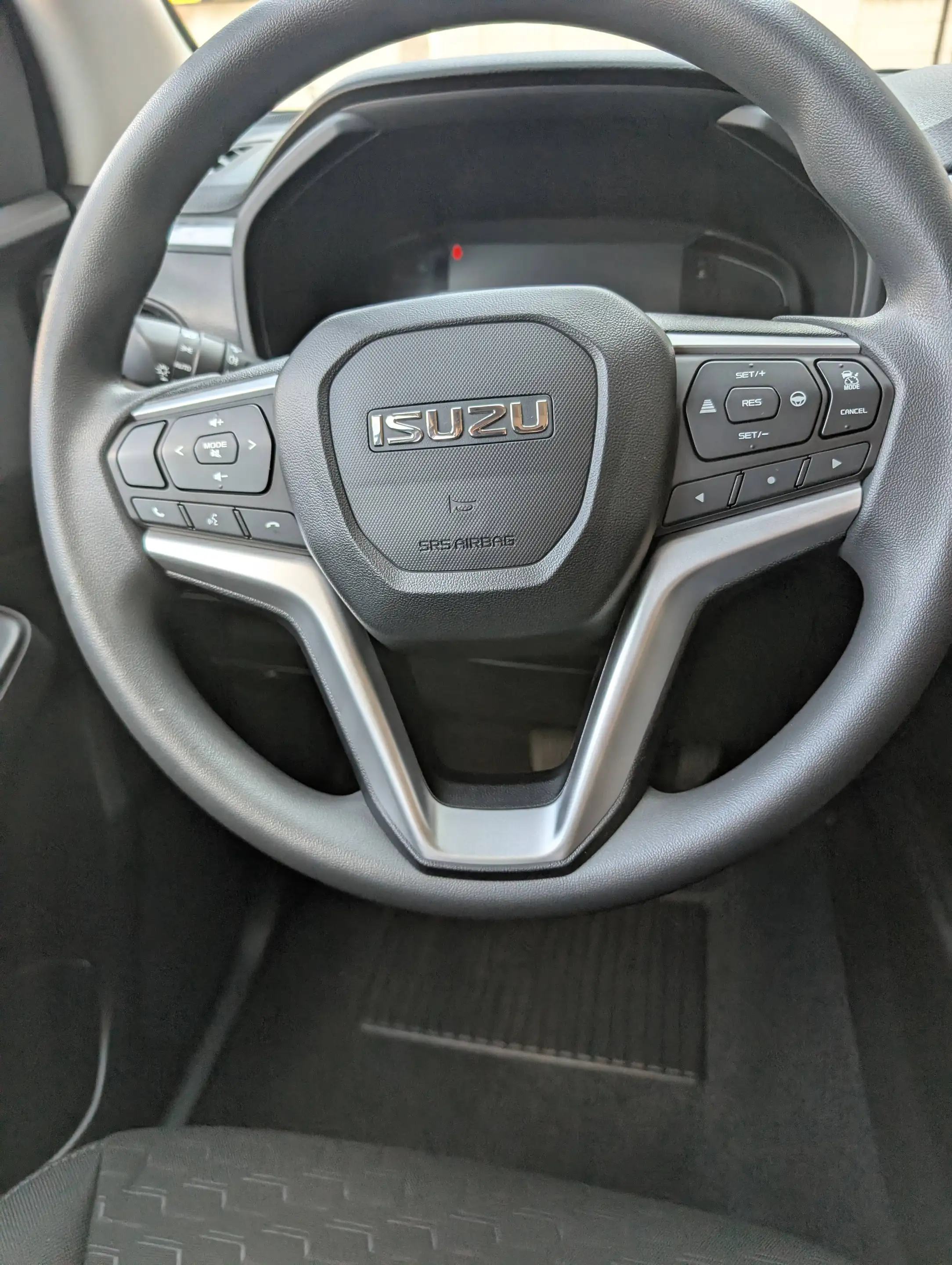 Isuzu D-Max Double Cab 4WD LS — photo 5