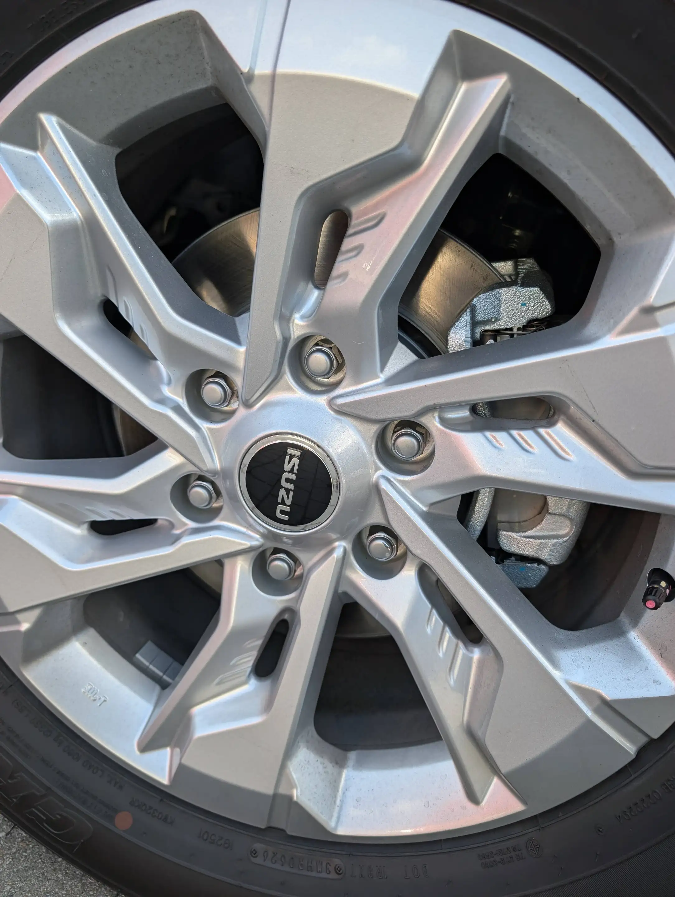 Isuzu D-Max Double Cab 4WD LS — photo 9