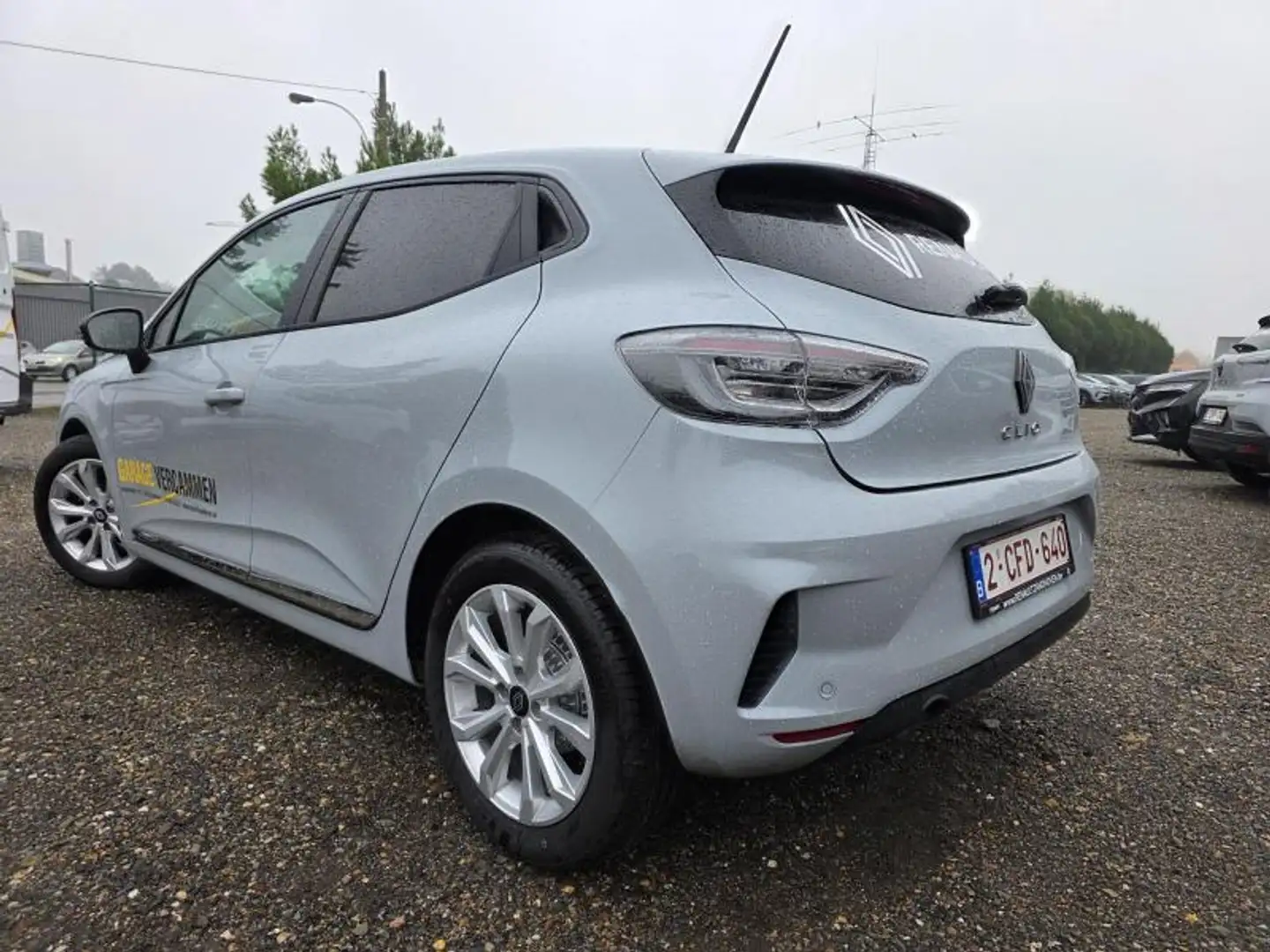 Renault Clio V Evolution Gris - 2
