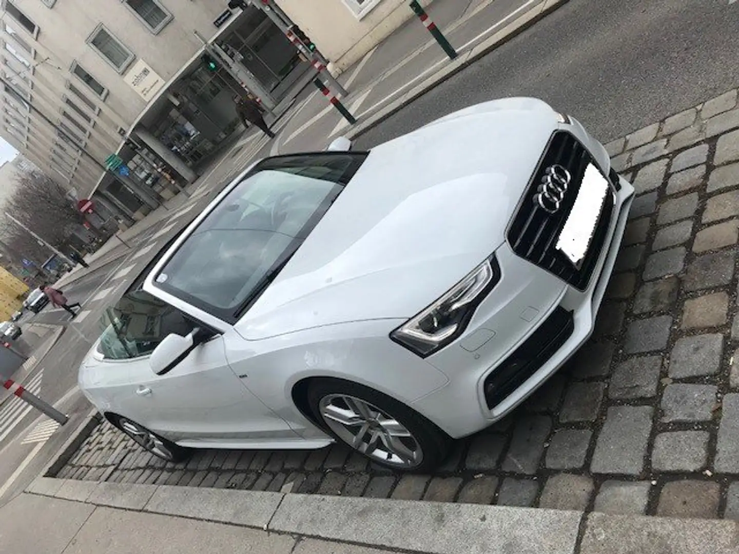 Audi A5 A5 Cabrio 1,8 TFSI Aut. Weiß - 1