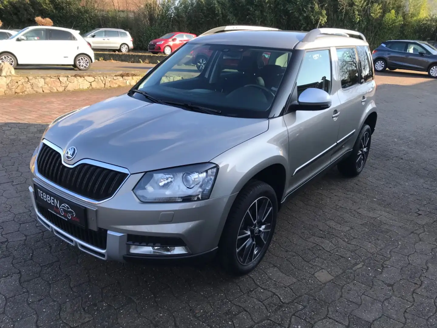 Skoda Yeti Adventure**Automatik*AHK*Sitzhz*Klima* Beige - 2