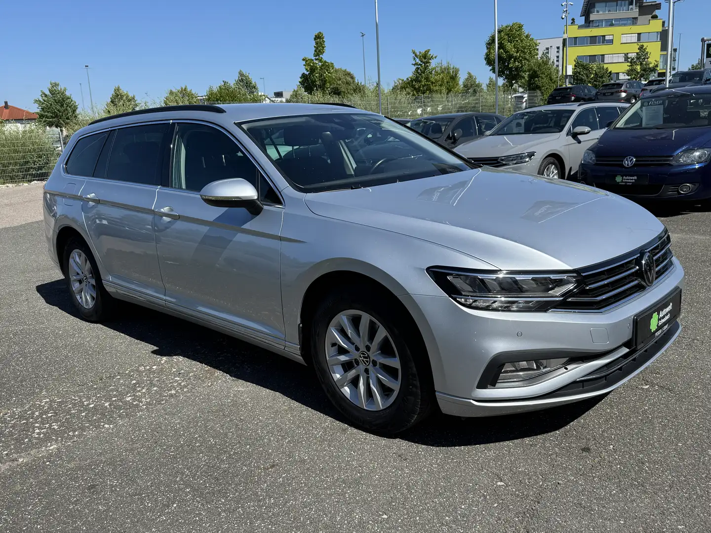 Volkswagen Passat Variant Business 1.5 TSI LED KAMERA ACC NAVI Silber - 1