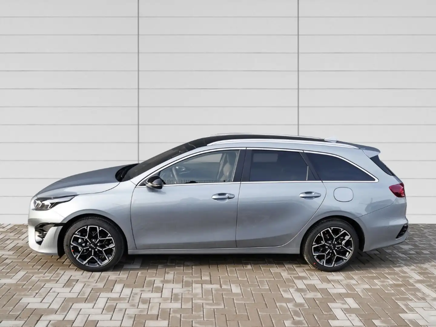 Kia Ceed SW / cee'd SW 1.6D DCT7 GT-Line Glasdach LED Navi JBL Klimaautom Silber - 2