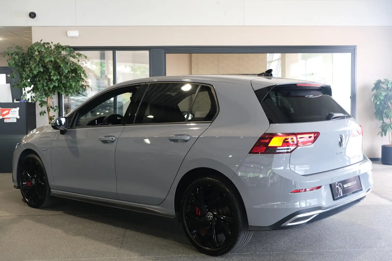 Volkswagen Golf GTE 8 1.4 eHybrid DSG 245PK Leder Navi ACC PDC Серый - 2