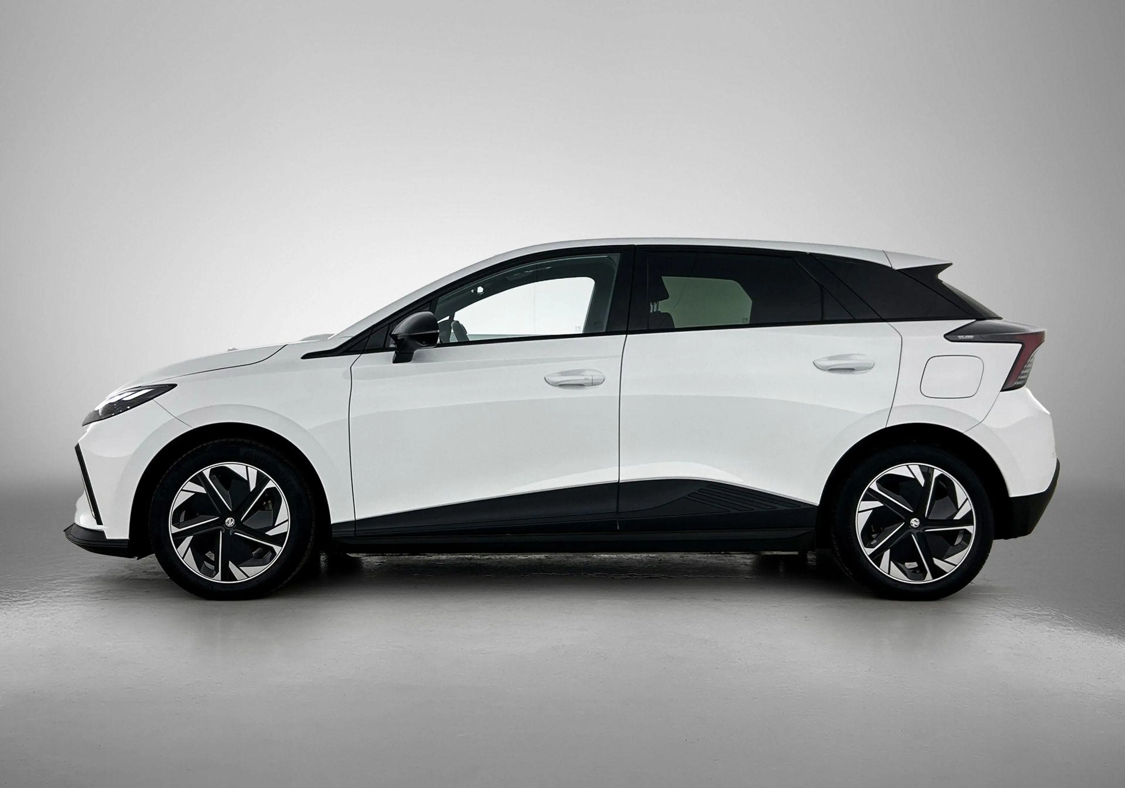 MG MG4 Long Range Luxury 64 kWh | 1e-EIG. | WLTP 435 KM | — photo 2