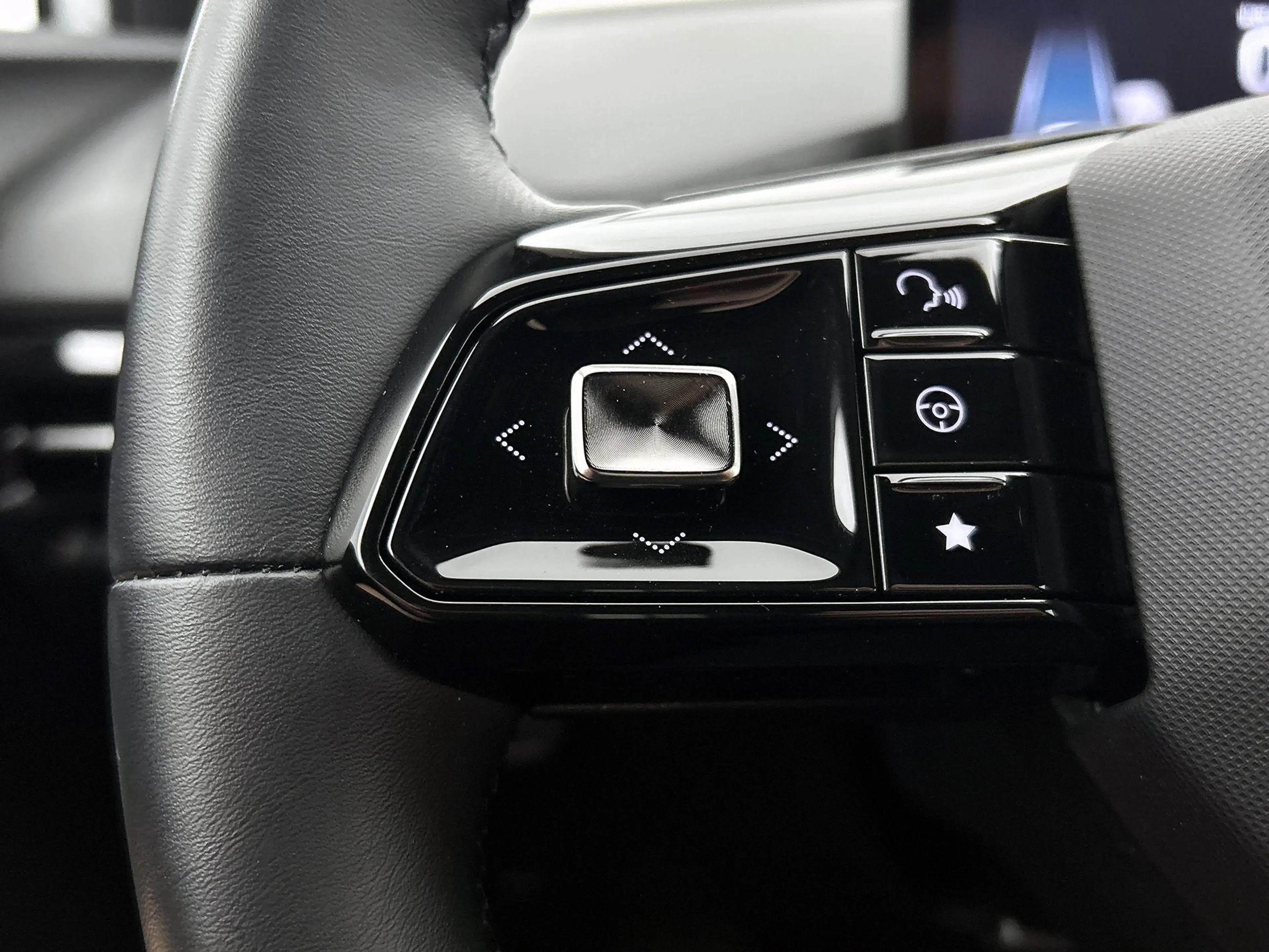 MG MG4 Long Range Luxury 64 kWh | 1e-EIG. | WLTP 435 KM | — photo 6
