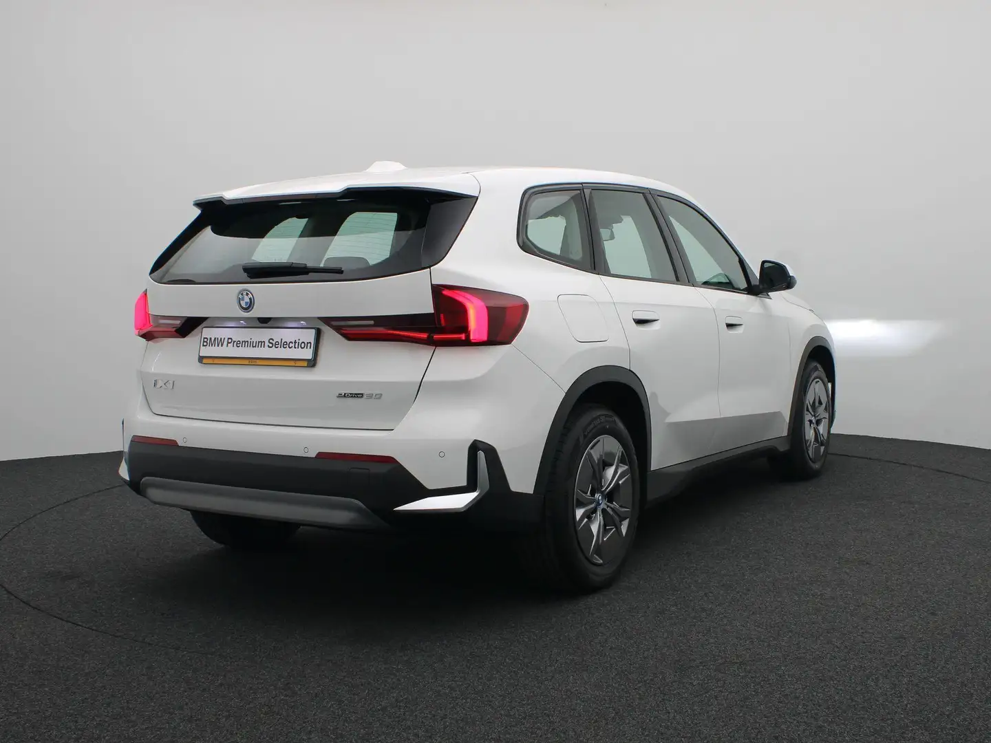 BMW iX1 eDrive20 67 kWh Parking Assistant | Achteruitrijca Wit - 2