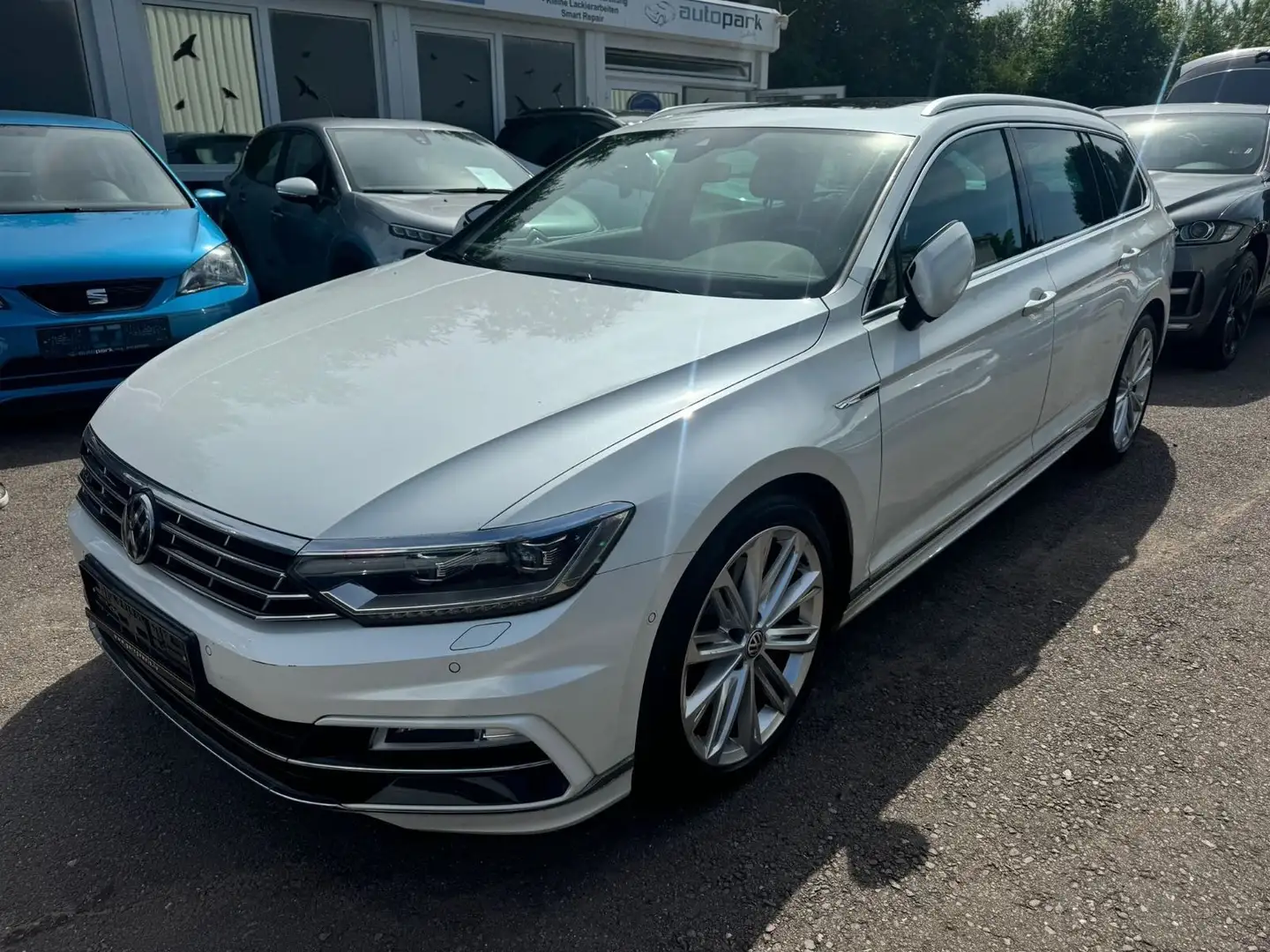 Volkswagen Passat Variant Passat 4Motion R Line Vollausstattung+Panorama Alb - 1
