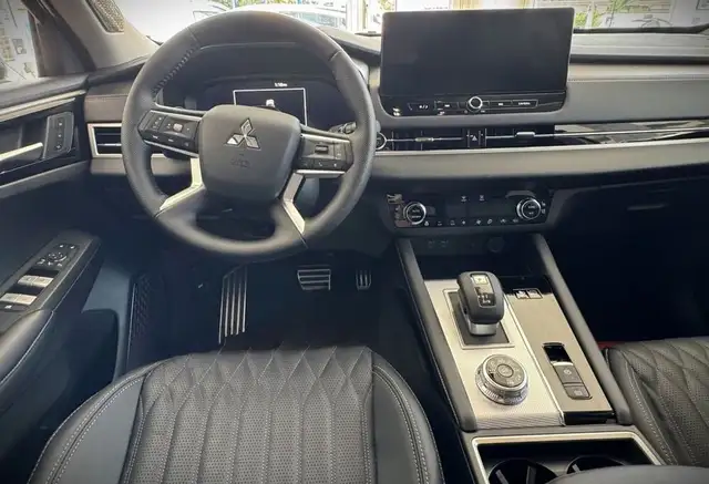 Mitsubishi Outlander Outlander 2,4 PHEV S-AWC Diamond Ansicht 11