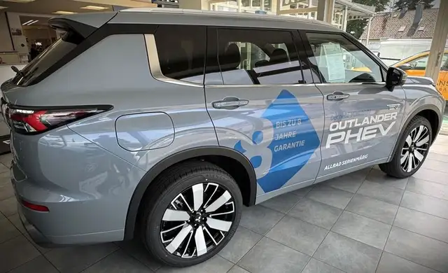 Mitsubishi Outlander Outlander 2,4 PHEV S-AWC Diamond Ansicht 4