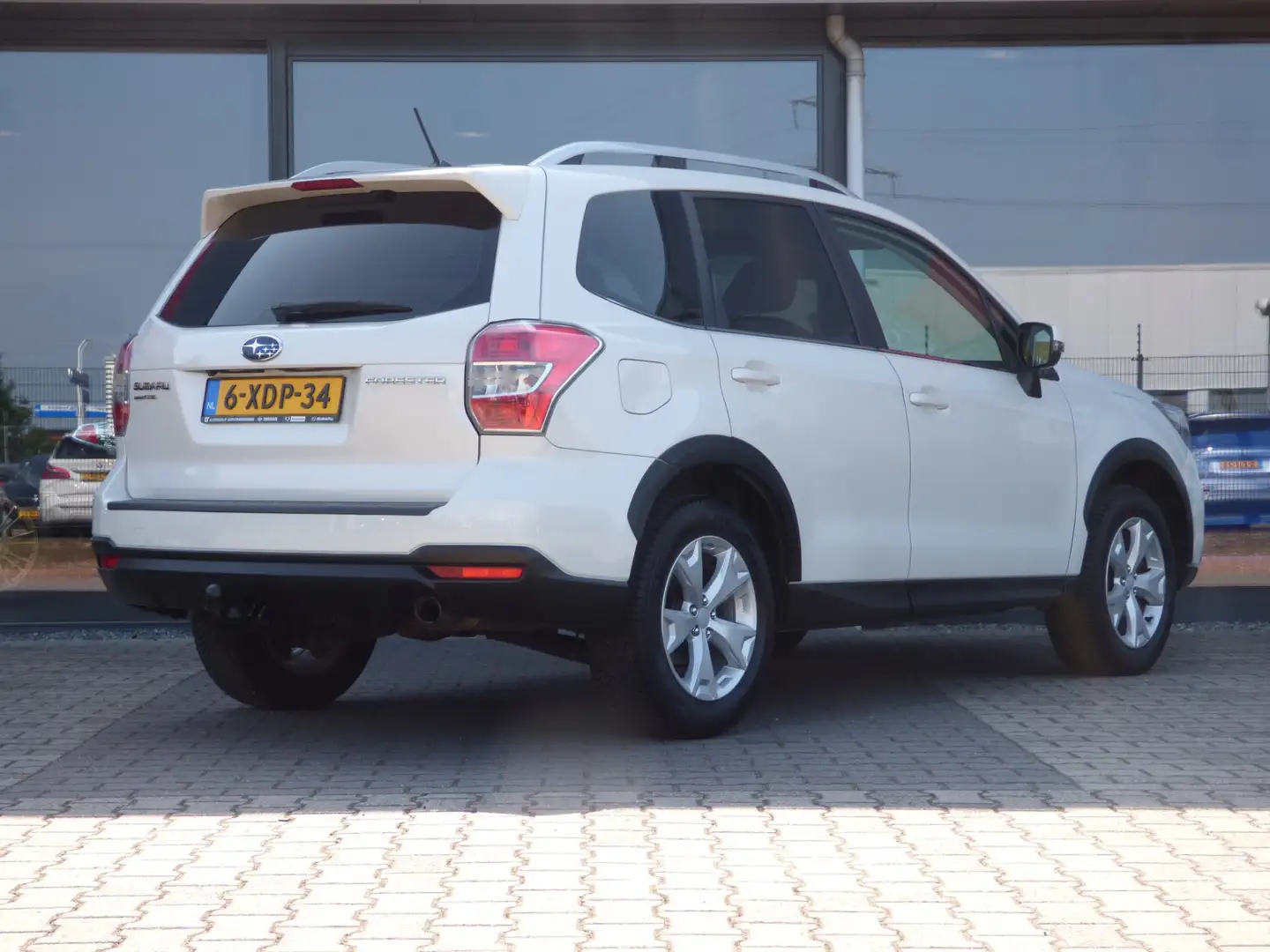 Subaru Forester 2.0 AWD Luxury Automaat Wit - 2