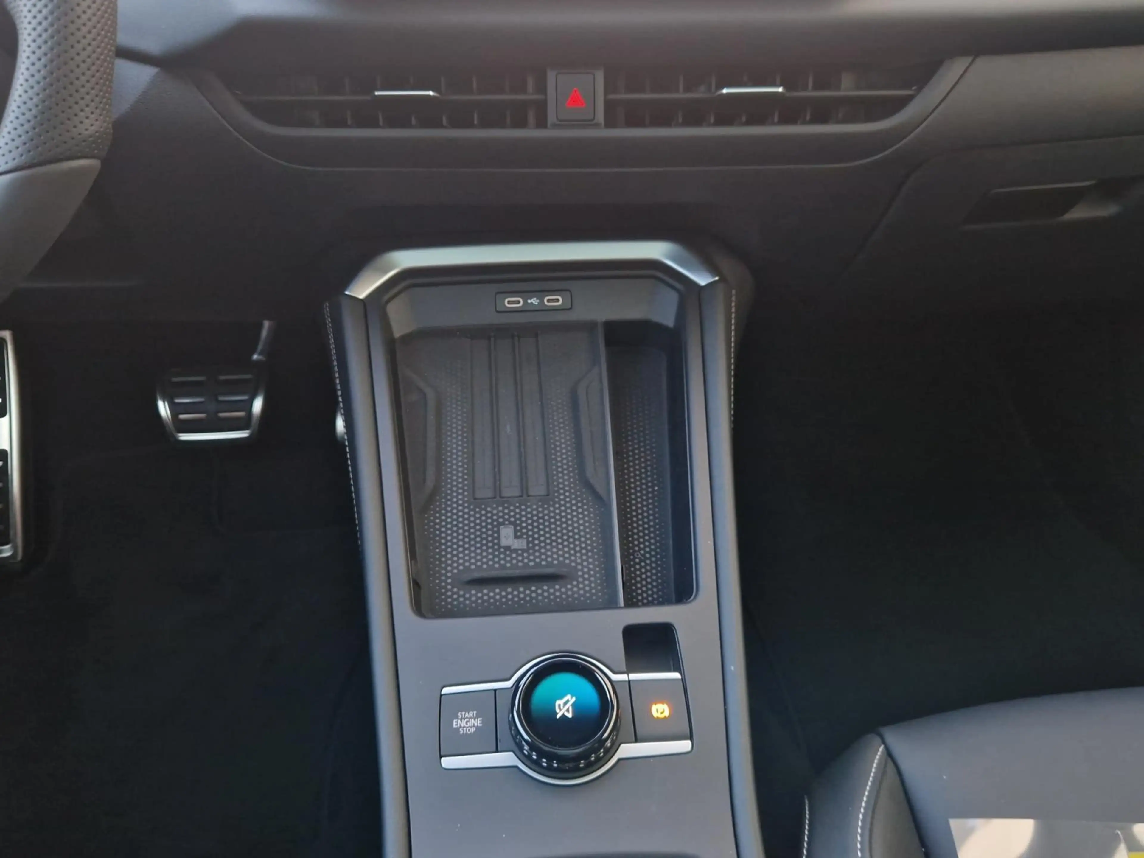Volkswagen T-Roc R-LINE — photo 12