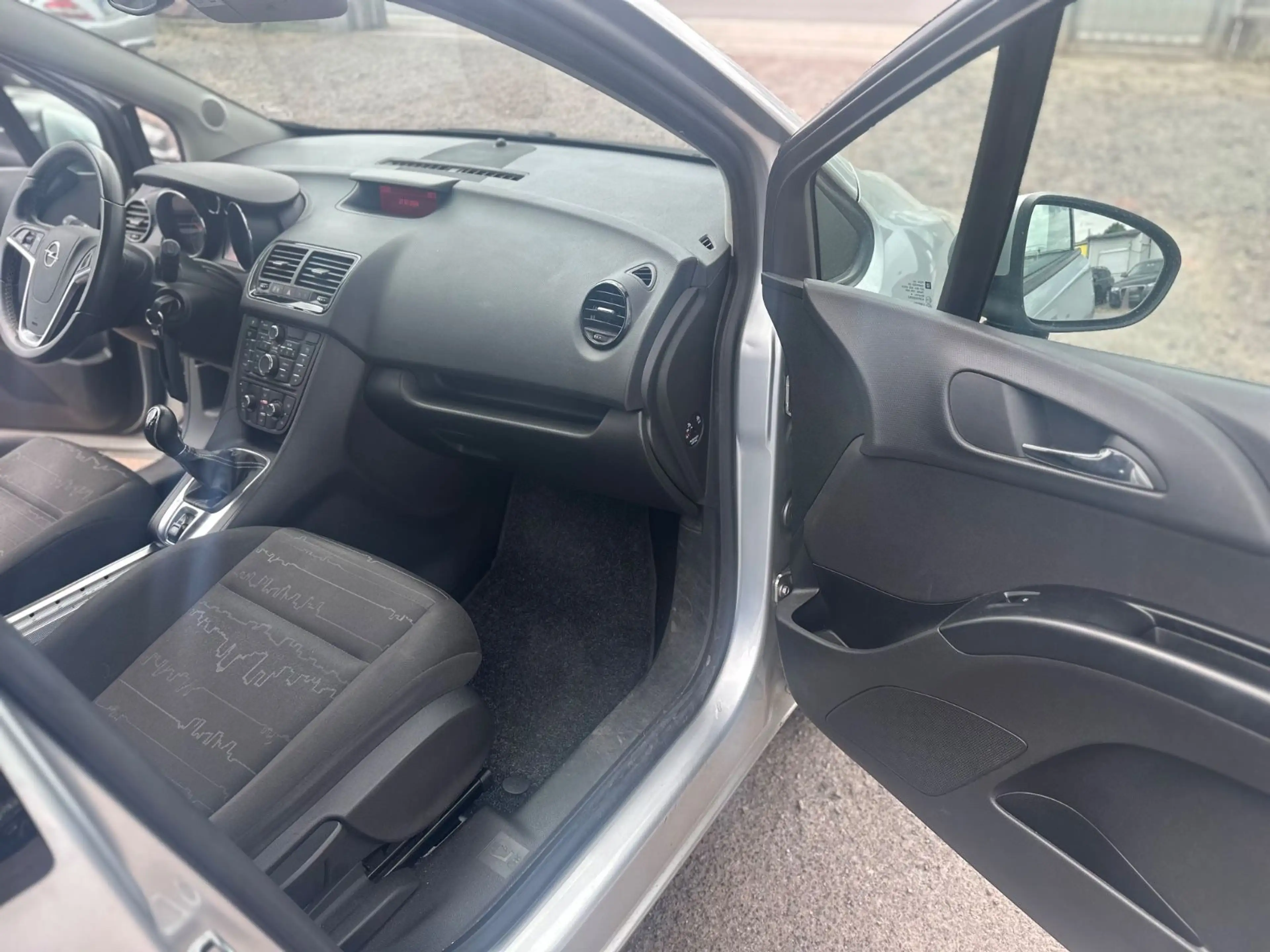 Opel Meriva B Edition — photo 13