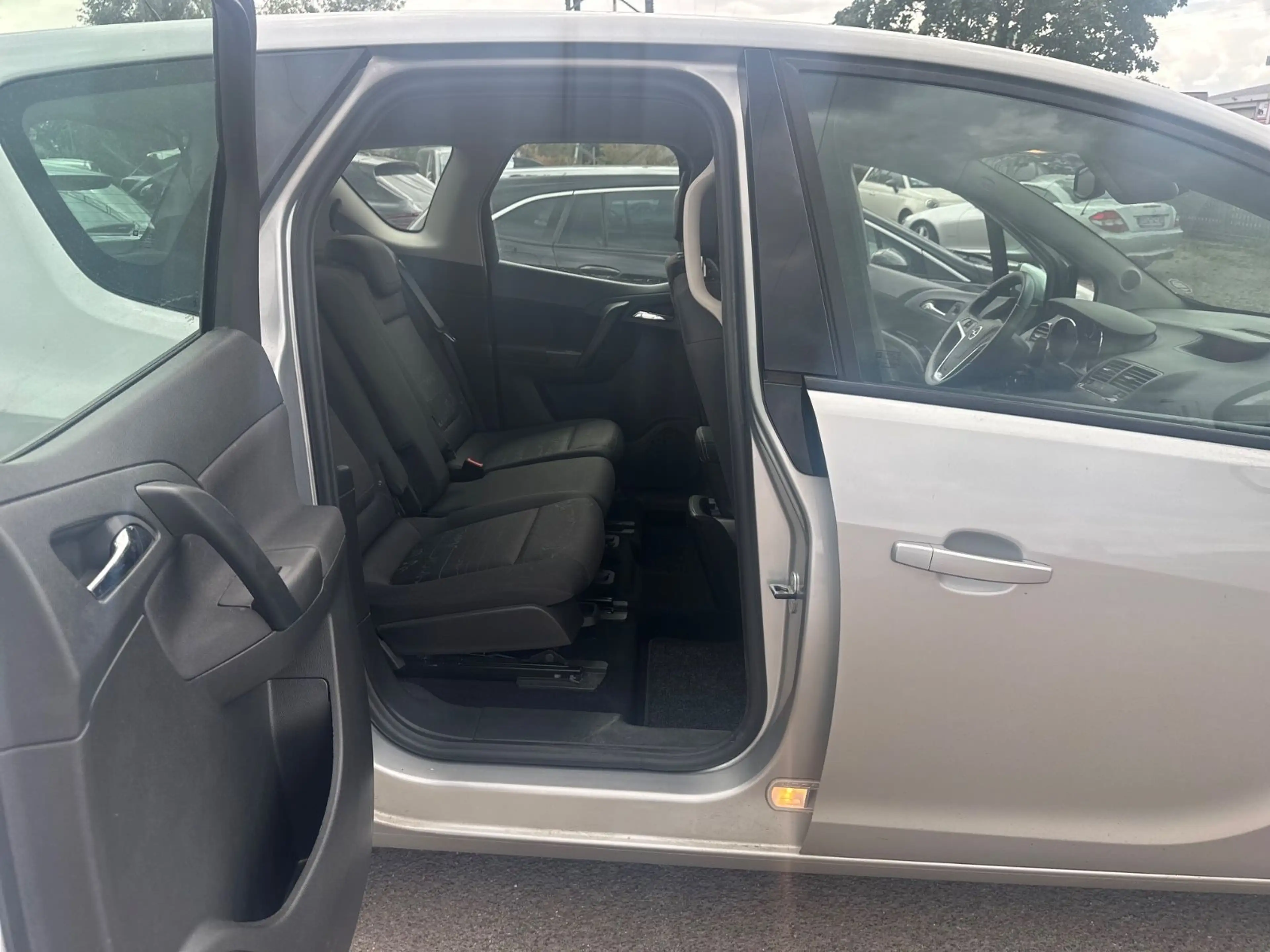 Opel Meriva B Edition — photo 12