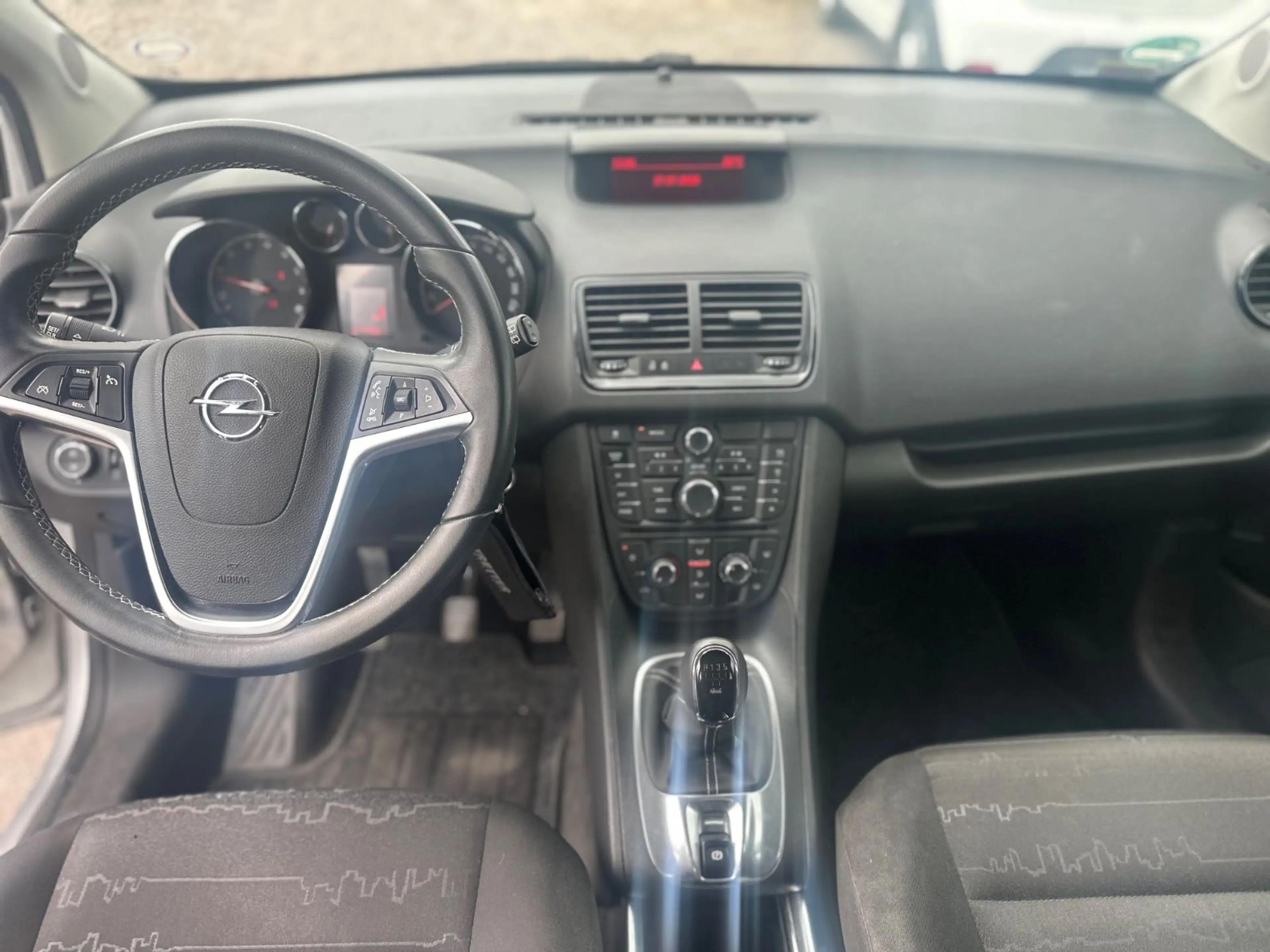 Opel Meriva B Edition — photo 11