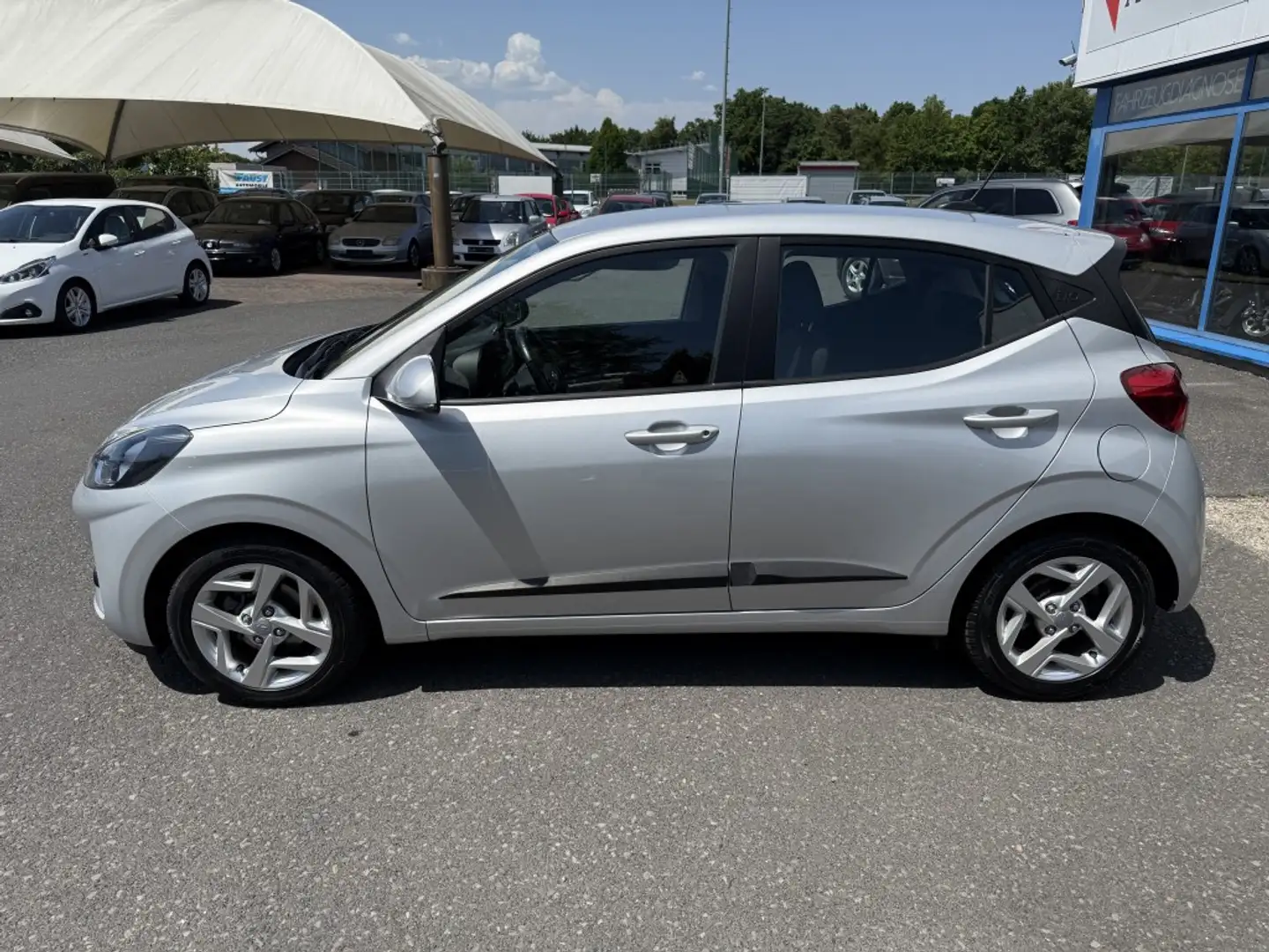 Hyundai i10 1.2 Trend KLIMA CARPLAY ANDROID SHZ PDC UVM Zilver - 2