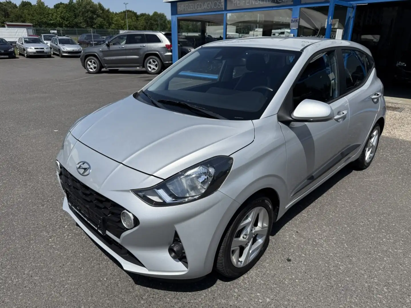 Hyundai i10 1.2 Trend KLIMA CARPLAY ANDROID SHZ PDC UVM Zilver - 1