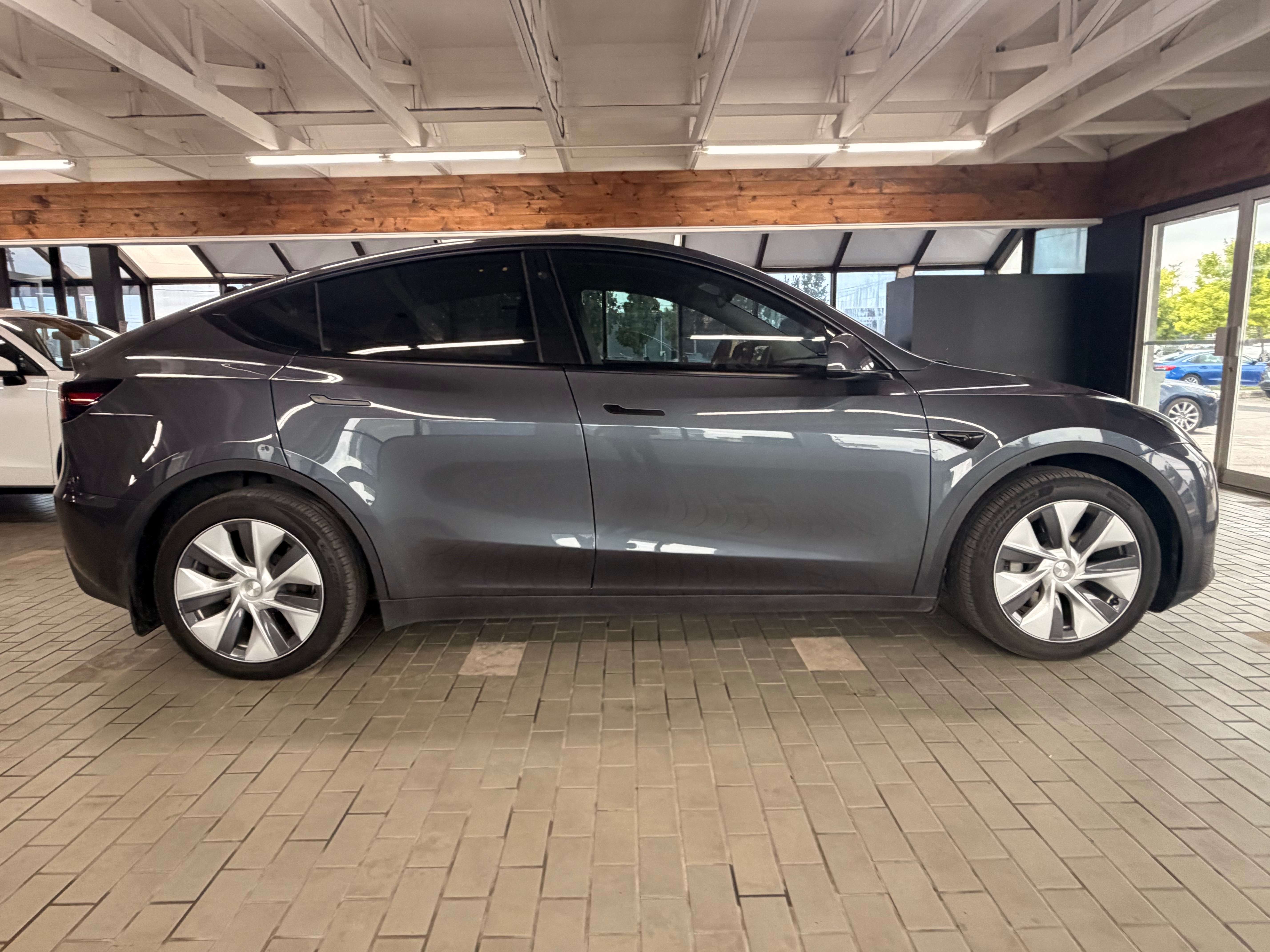 2023 Tesla Model Y Other/Don't Know - Image 5