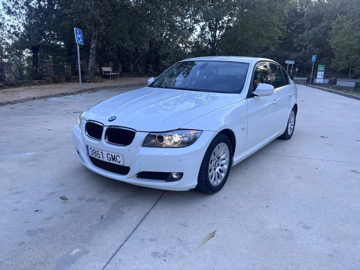 BMW 318 318d - 1