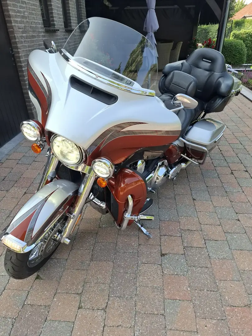 Harley-Davidson CVO Limited Zilver - 2