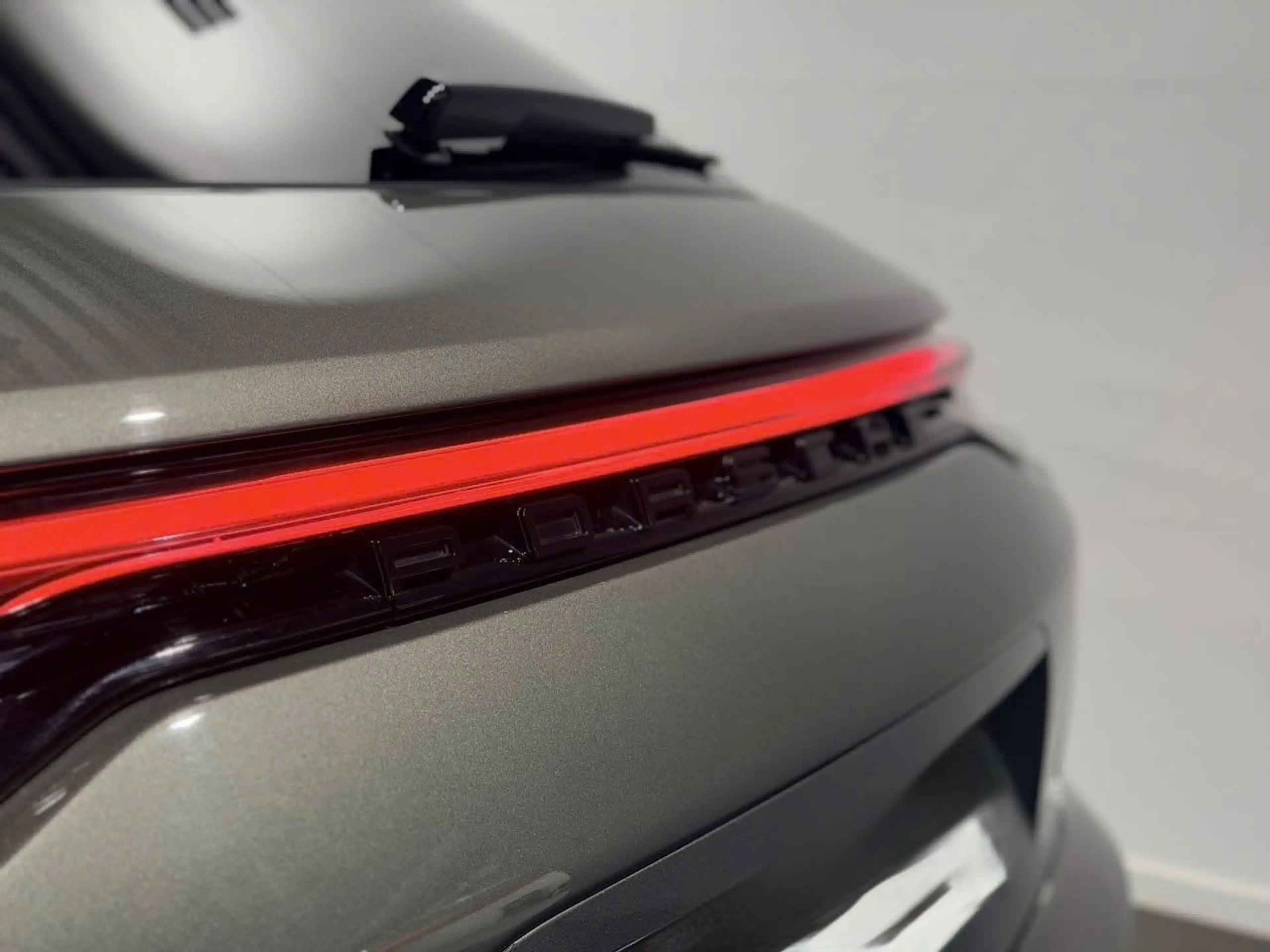 Porsche Panamera Sport Turismo 4 E-Hybrid Platinum Edition — photo 13