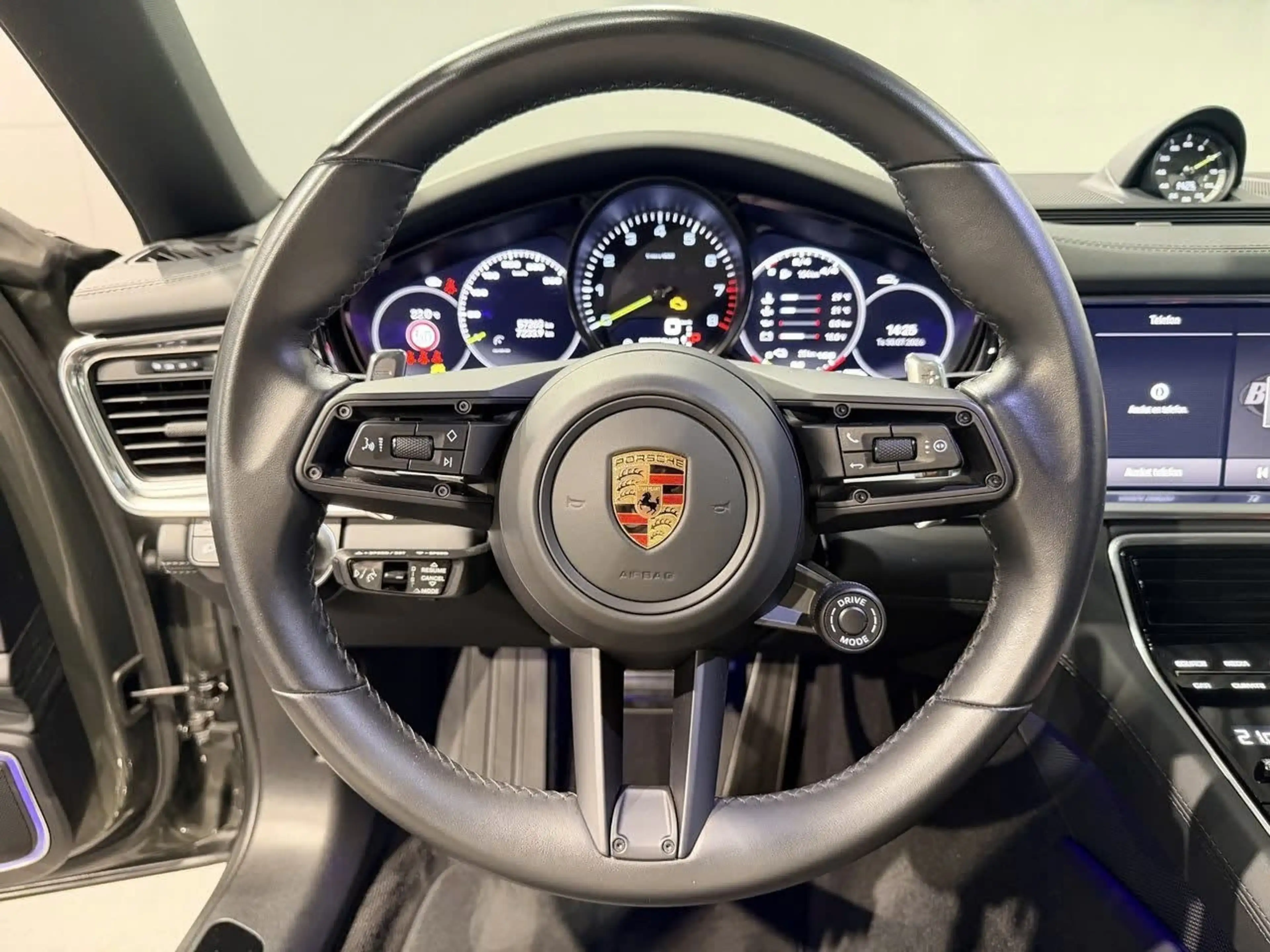 Porsche Panamera Sport Turismo 4 E-Hybrid Platinum Edition — photo 15