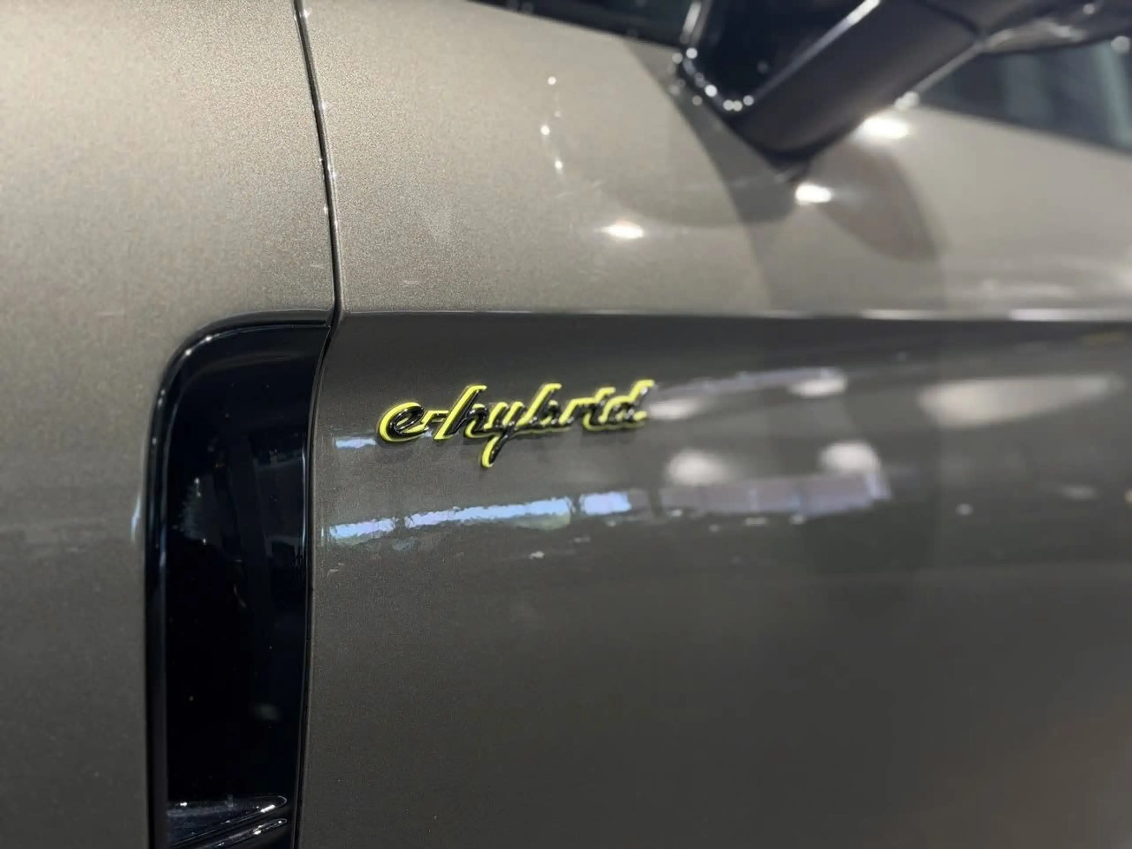 Porsche Panamera Sport Turismo 4 E-Hybrid Platinum Edition — photo 4