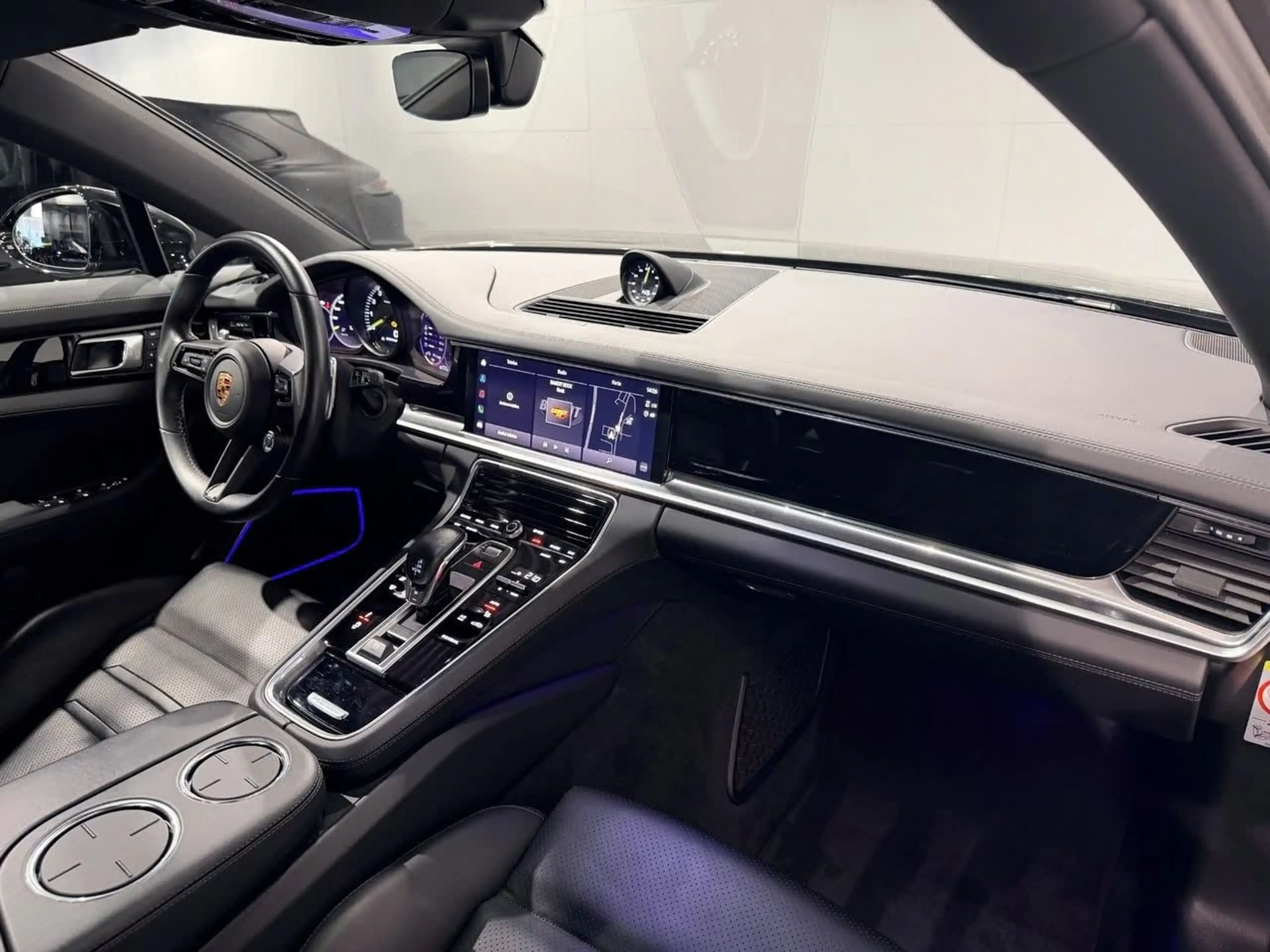 Porsche Panamera Sport Turismo 4 E-Hybrid Platinum Edition — photo 14