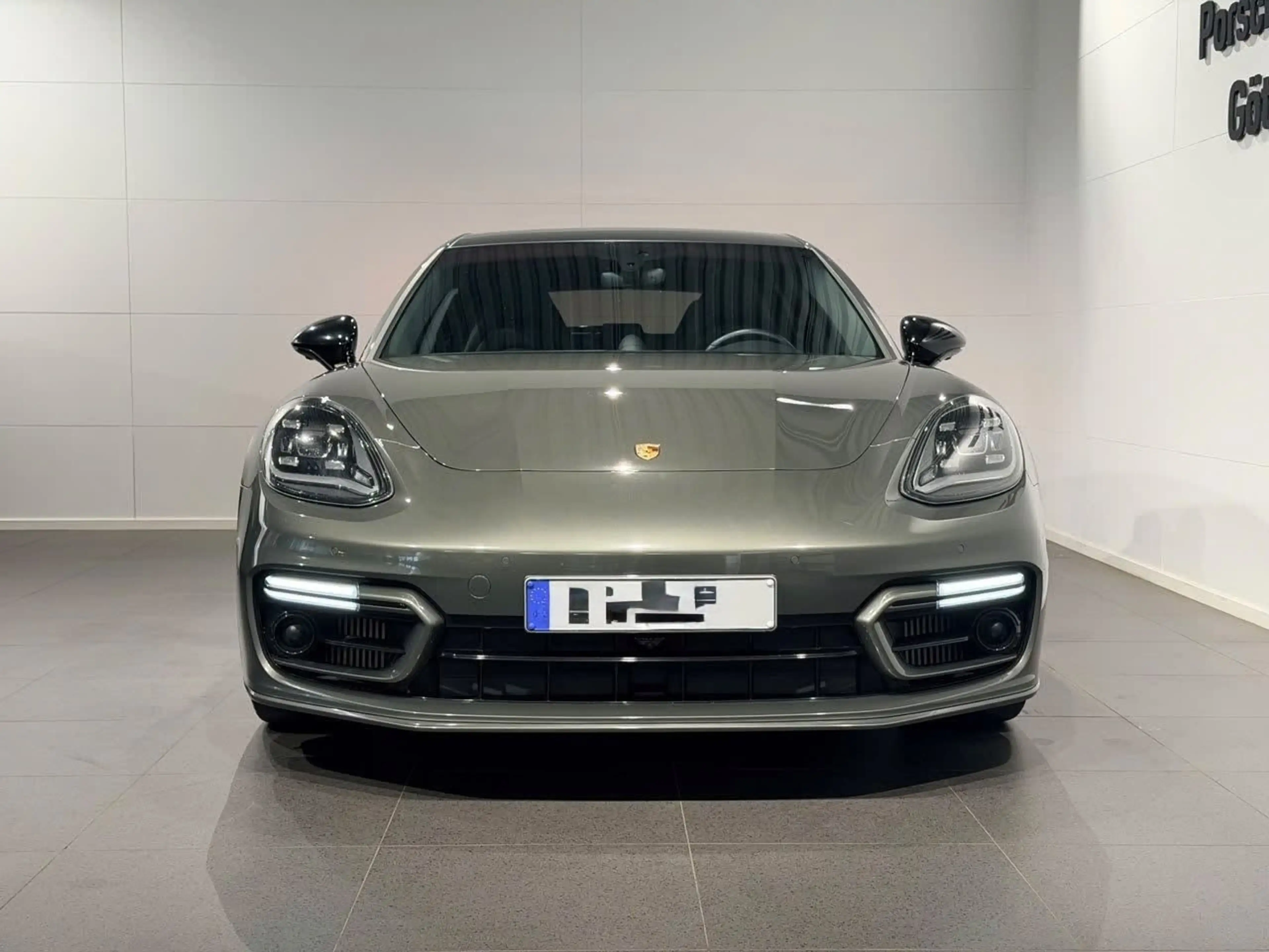 Porsche Panamera Sport Turismo 4 E-Hybrid Platinum Edition — photo 2