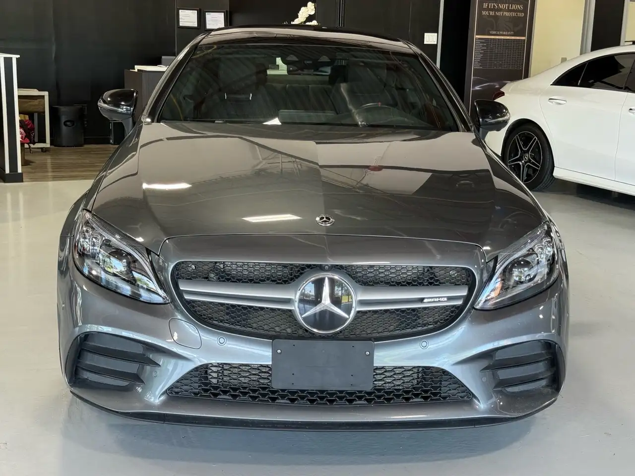 Mercedes-Benz C-Class снимка Mercedes-Benz C-Class