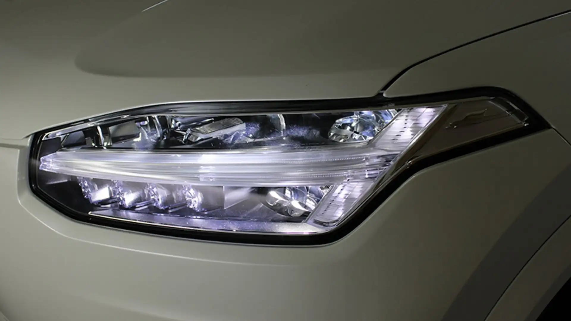 Volvo XC90 XC90 T8 Twin Recharge R-Design AWD Aut. Recharge Blanco - 1