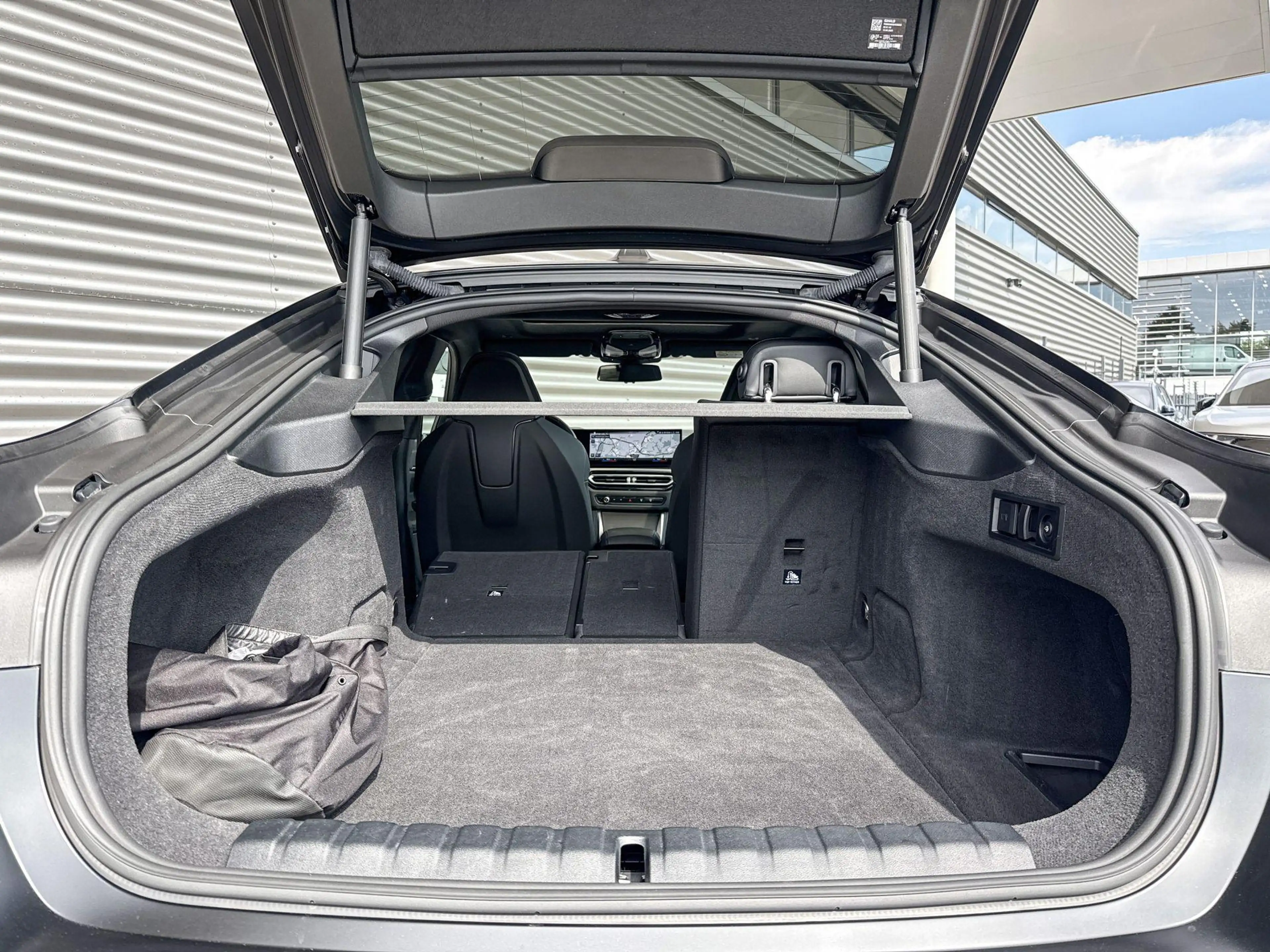 BMW i4 eDrive40 High Executive 84 kWh — photo 11