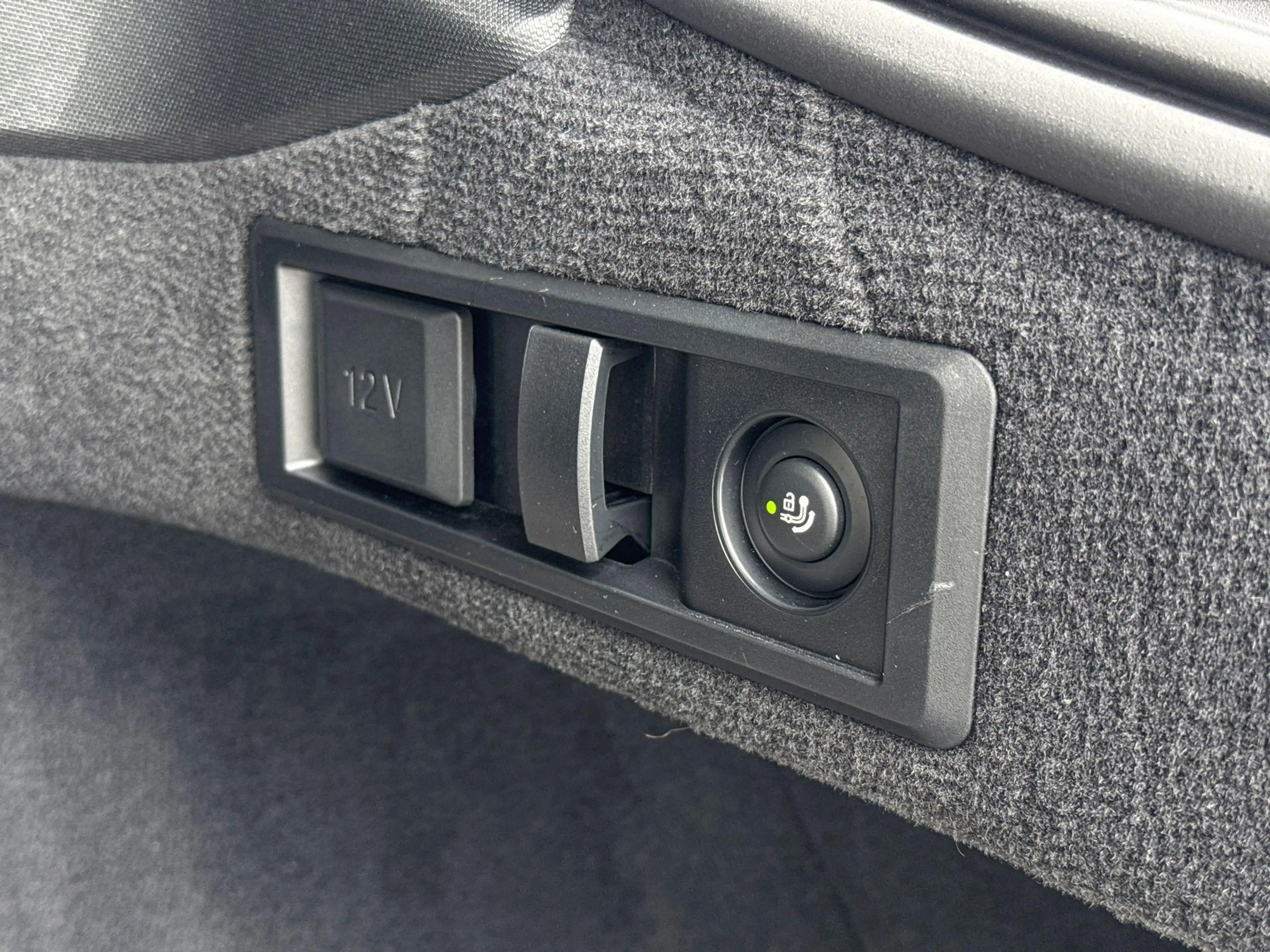 BMW i4 eDrive40 High Executive 84 kWh — photo 13