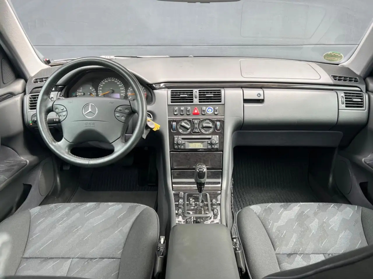 Mercedes-Benz E 200 Komp. Avantgarde Automatik 2.Hand Xenon, foto 12
