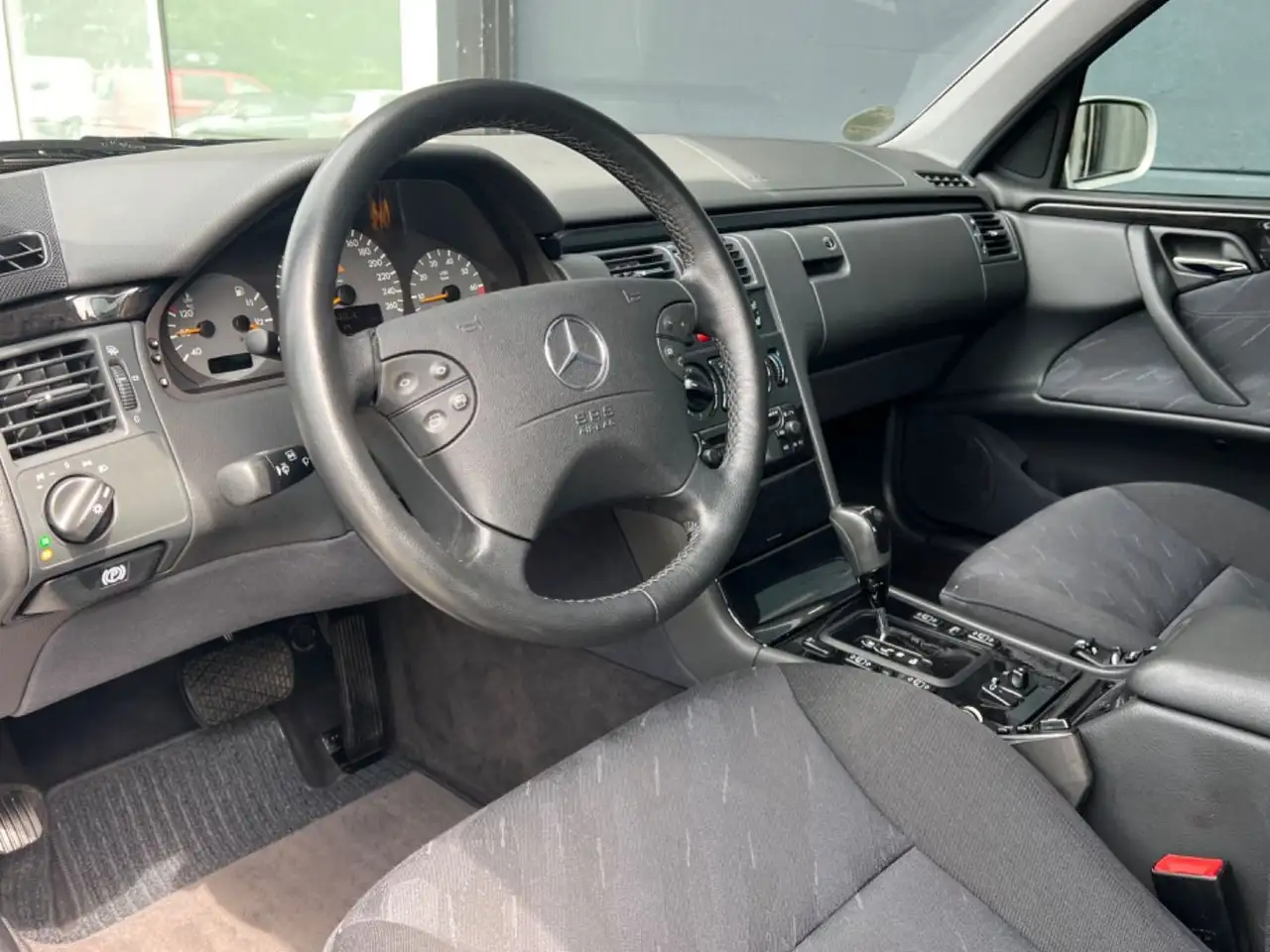 Mercedes-Benz E 200 Komp. Avantgarde Automatik 2.Hand Xenon, foto 9