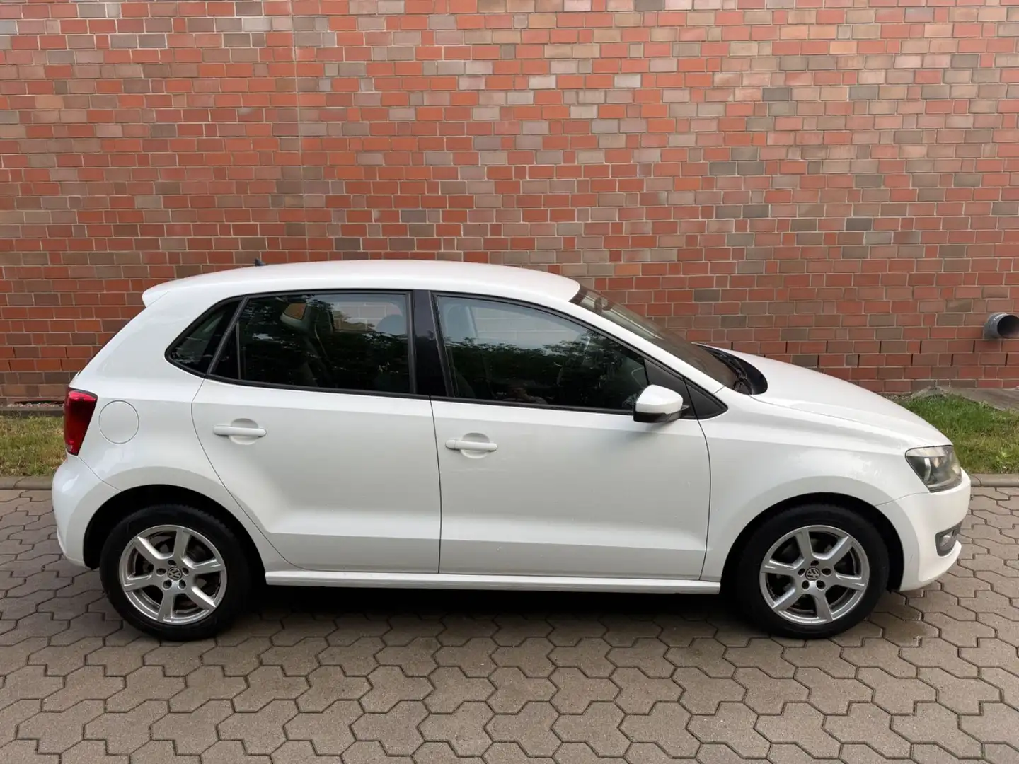 Volkswagen Polo 1,2 TSI-4.TÜREN-KLIMA-TÜV2027 Blanc - 2